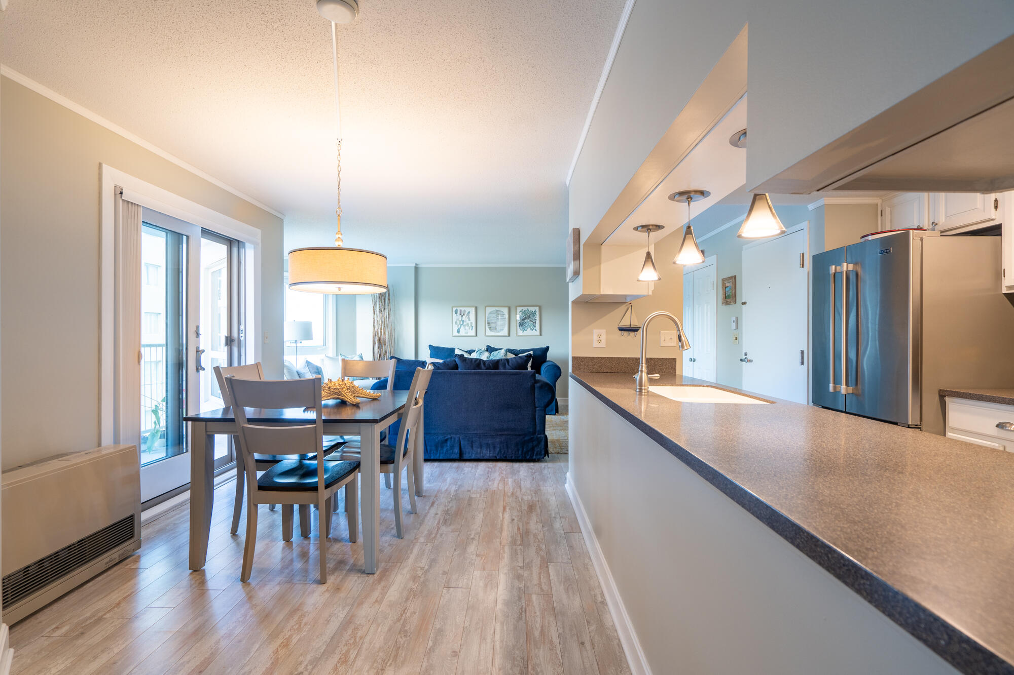 219 E Grand Avenue, 5C