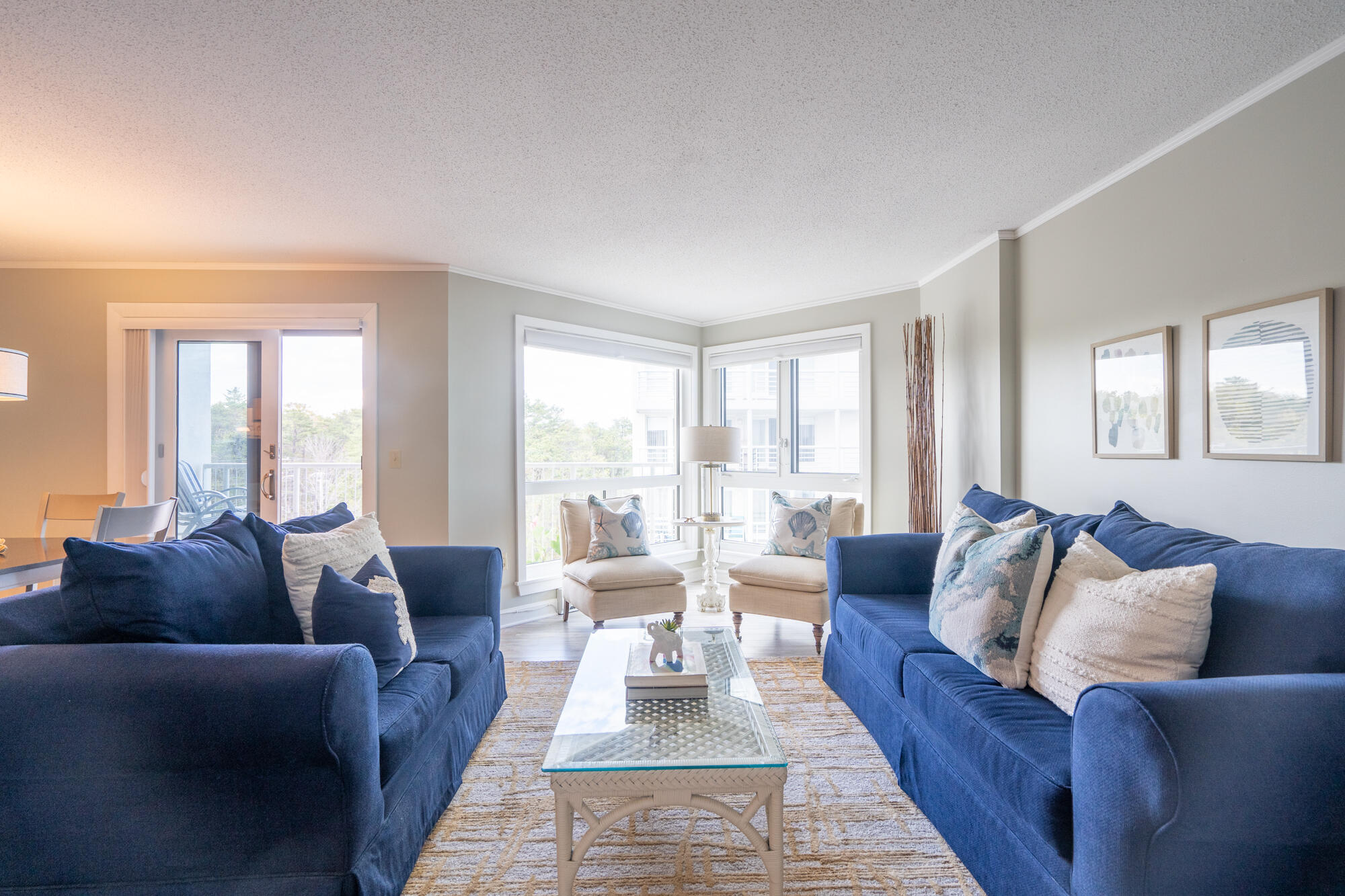 219 E Grand Avenue, 5C