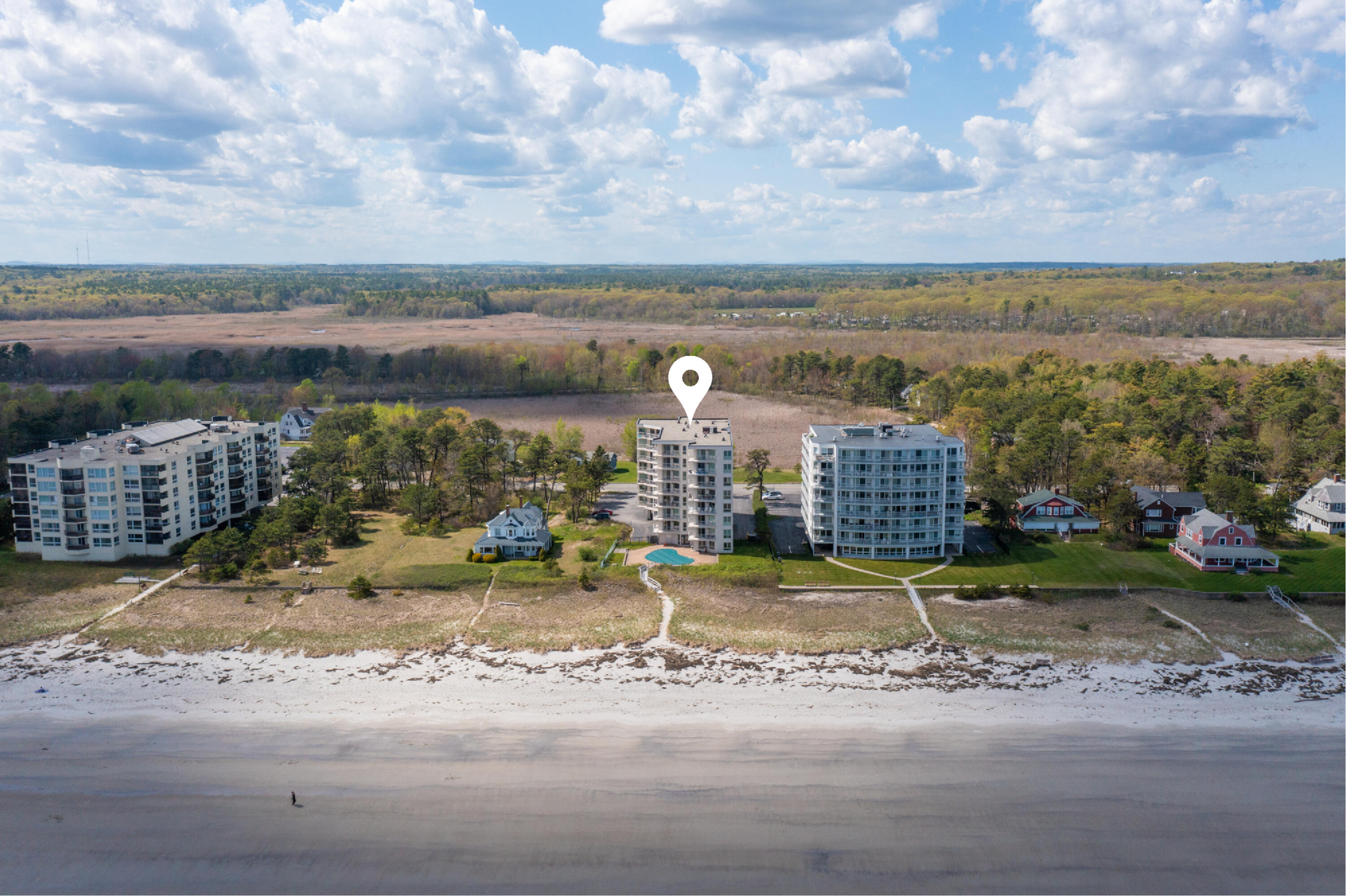 219 E Grand Avenue, 5C