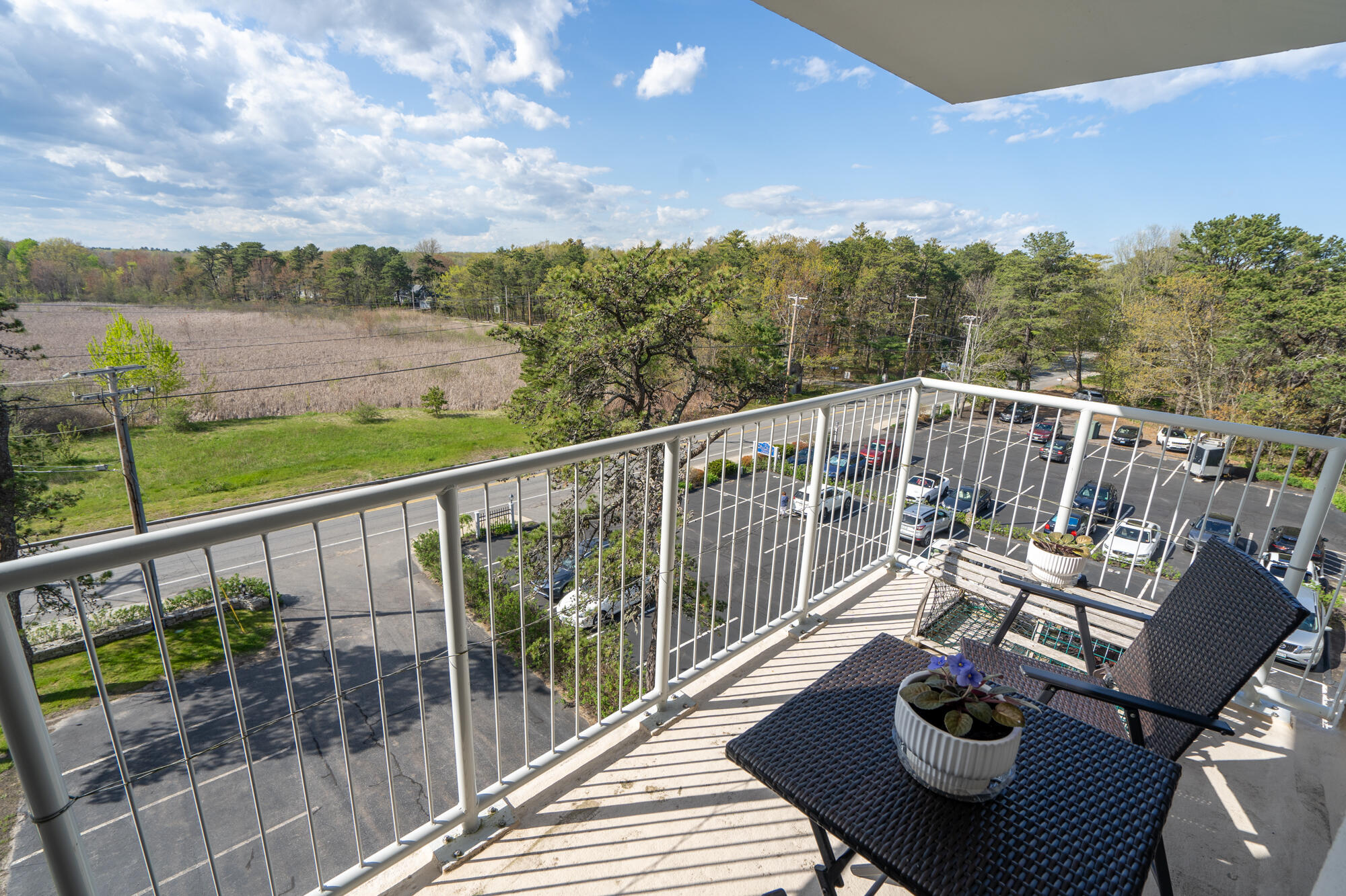 219 E Grand Avenue, 5C