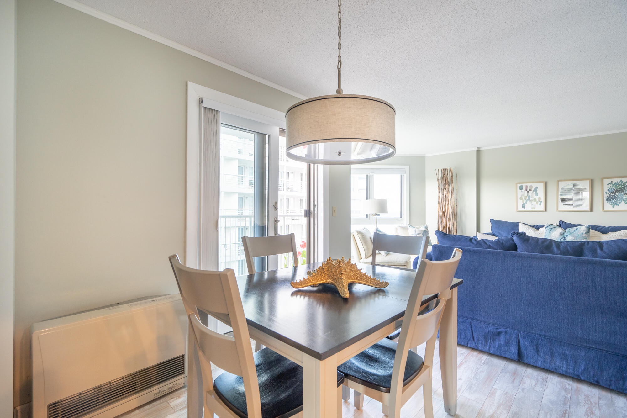 219 E Grand Avenue, 5C