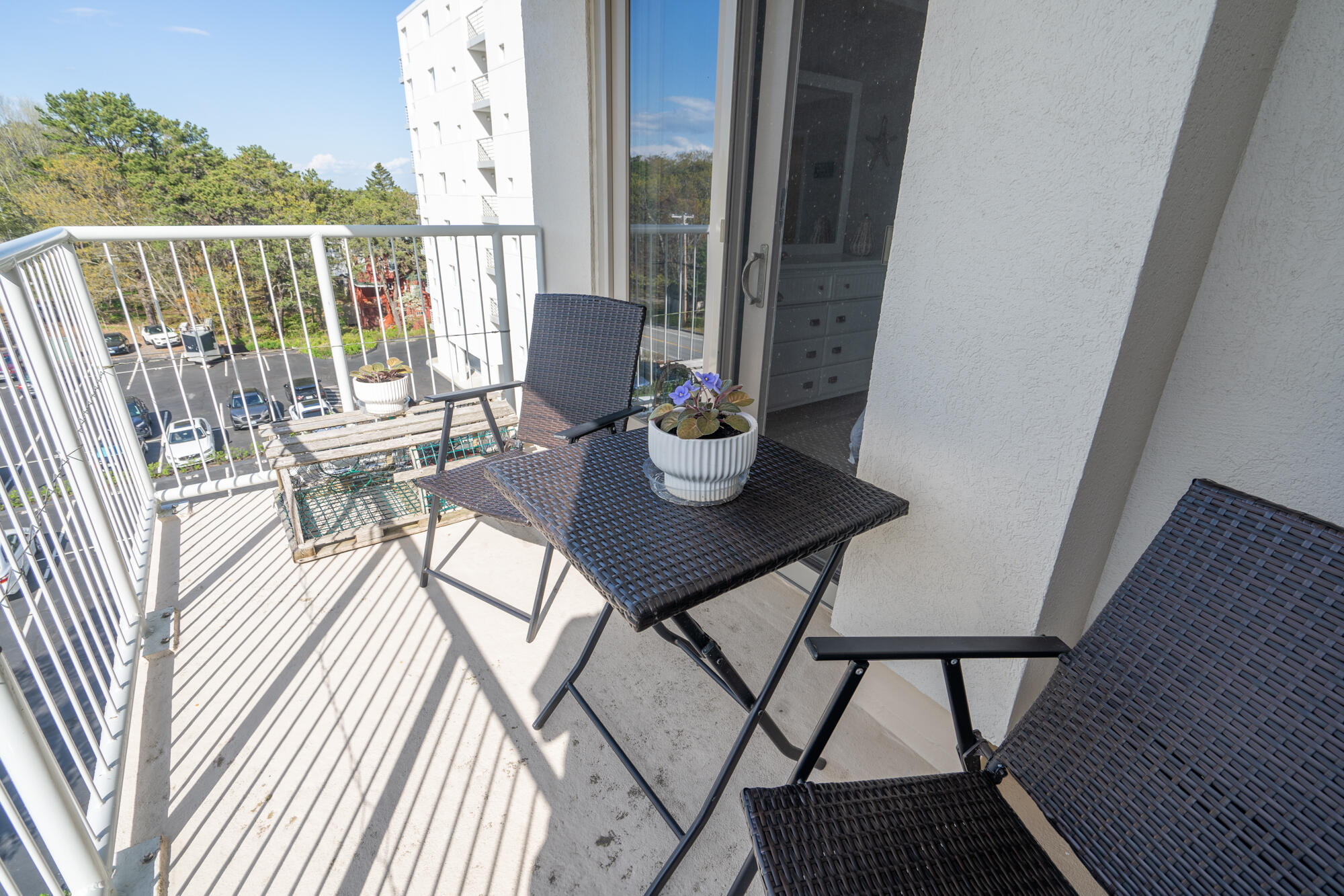 219 E Grand Avenue, 5C