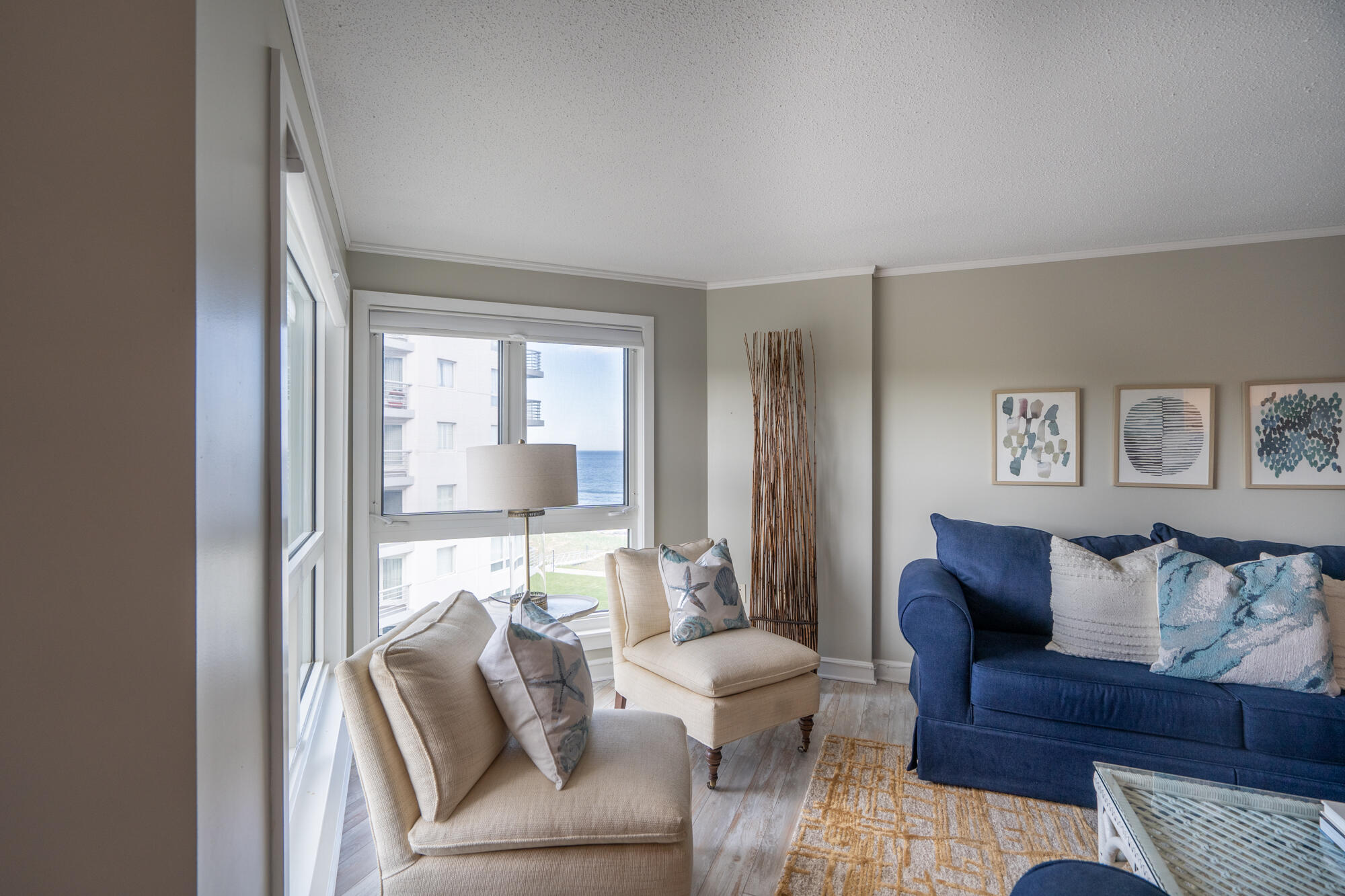 219 E Grand Avenue, 5C