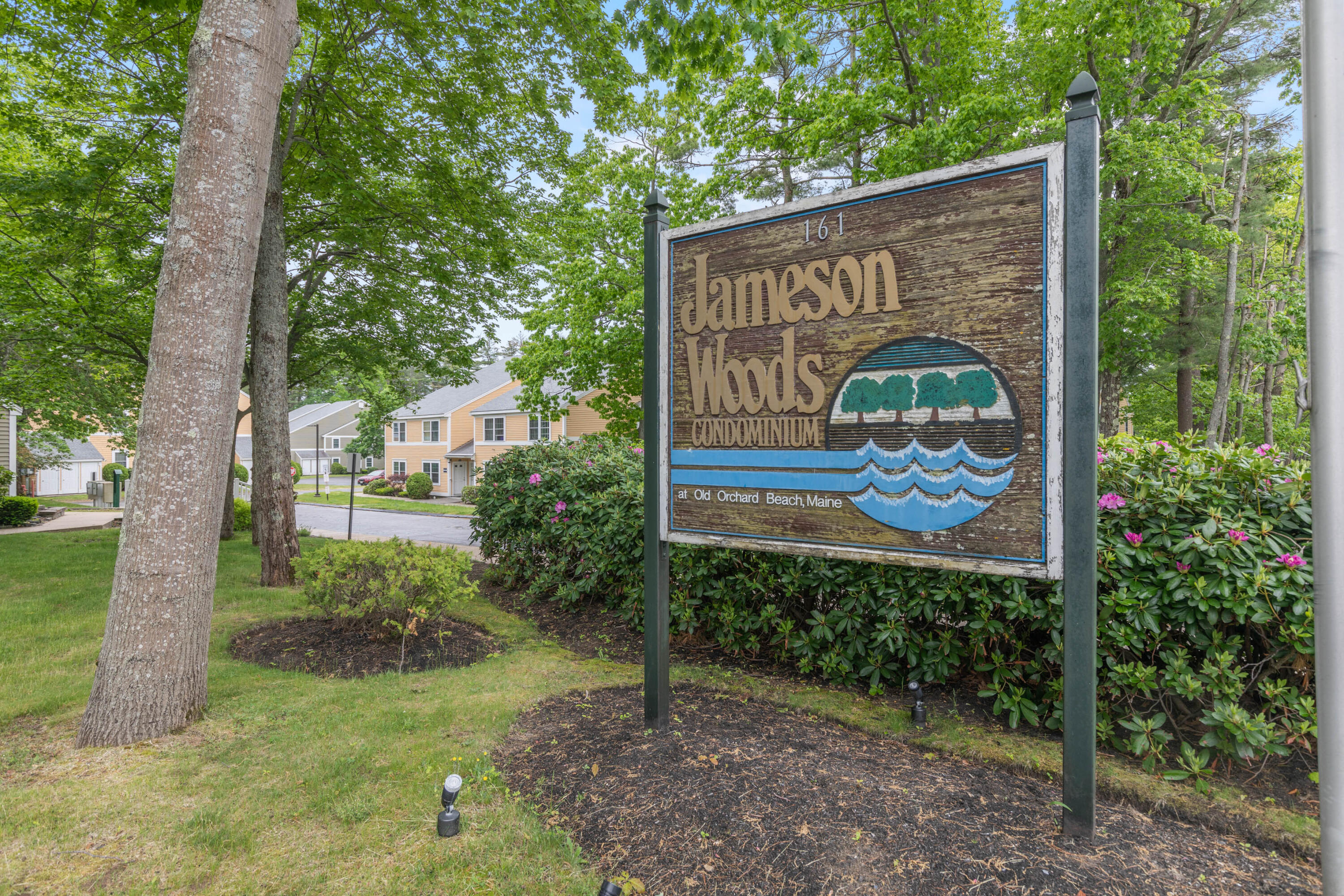 161 Saco Avenue, 205