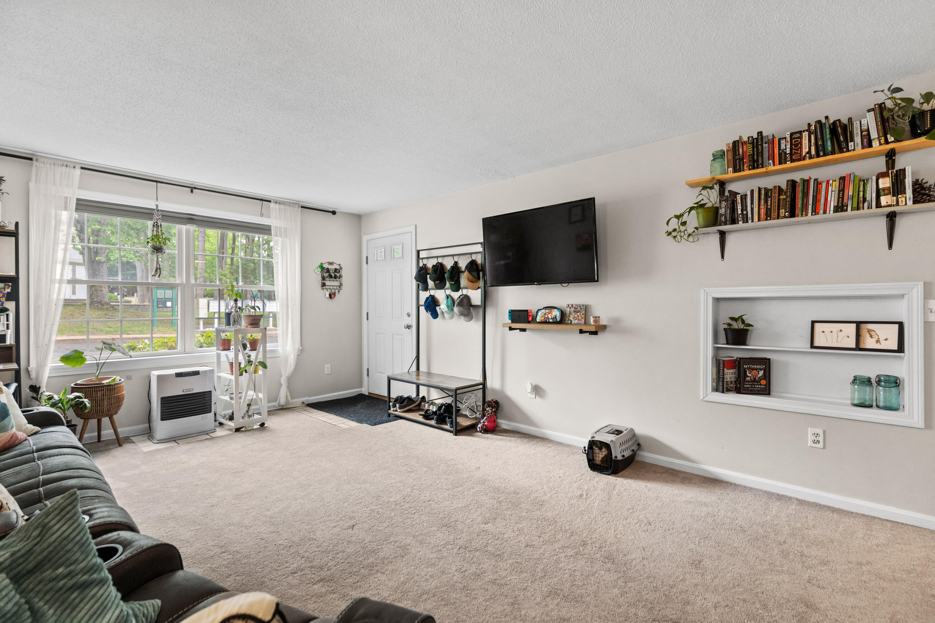 161 Saco Avenue, 205