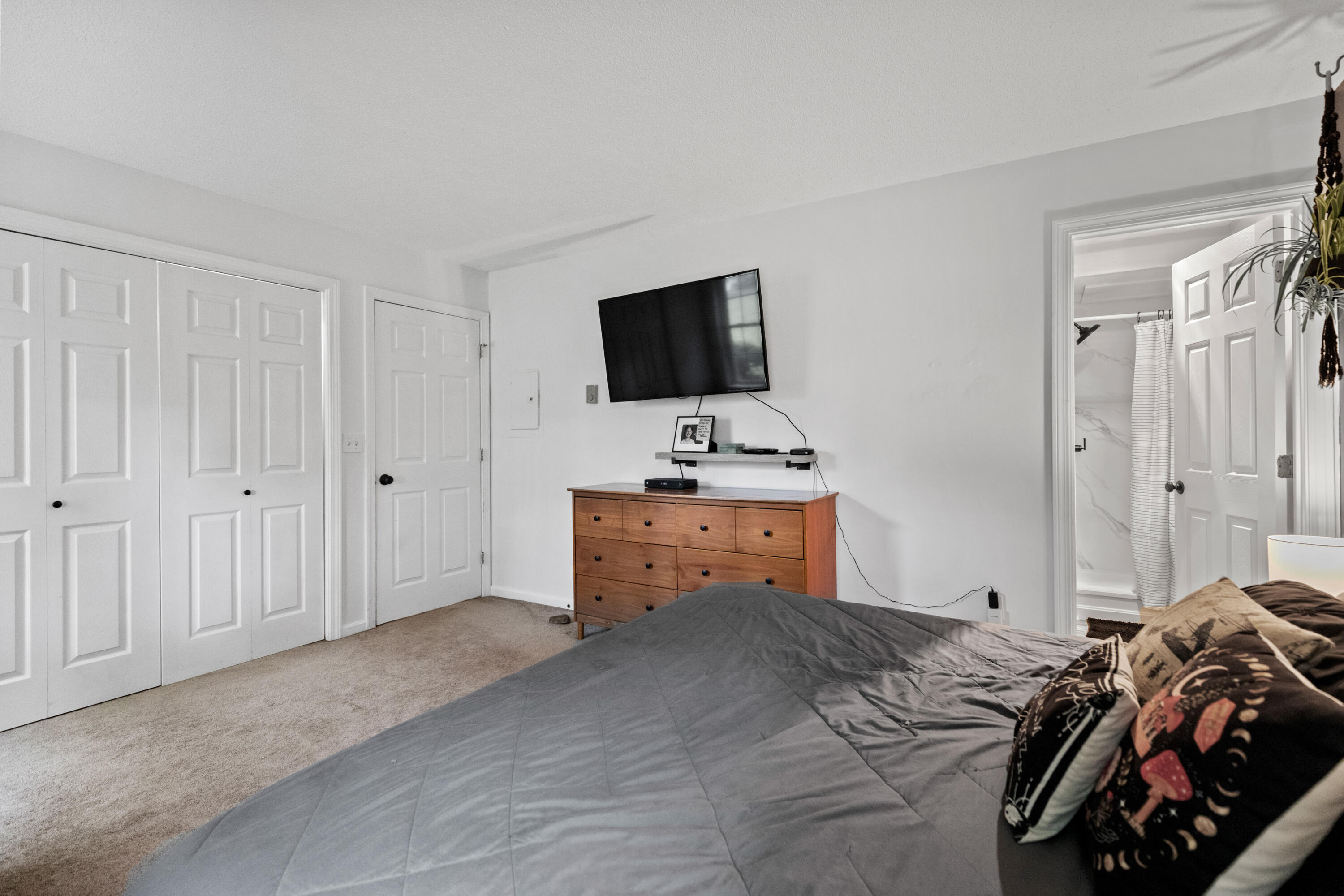 161 Saco Avenue, 205