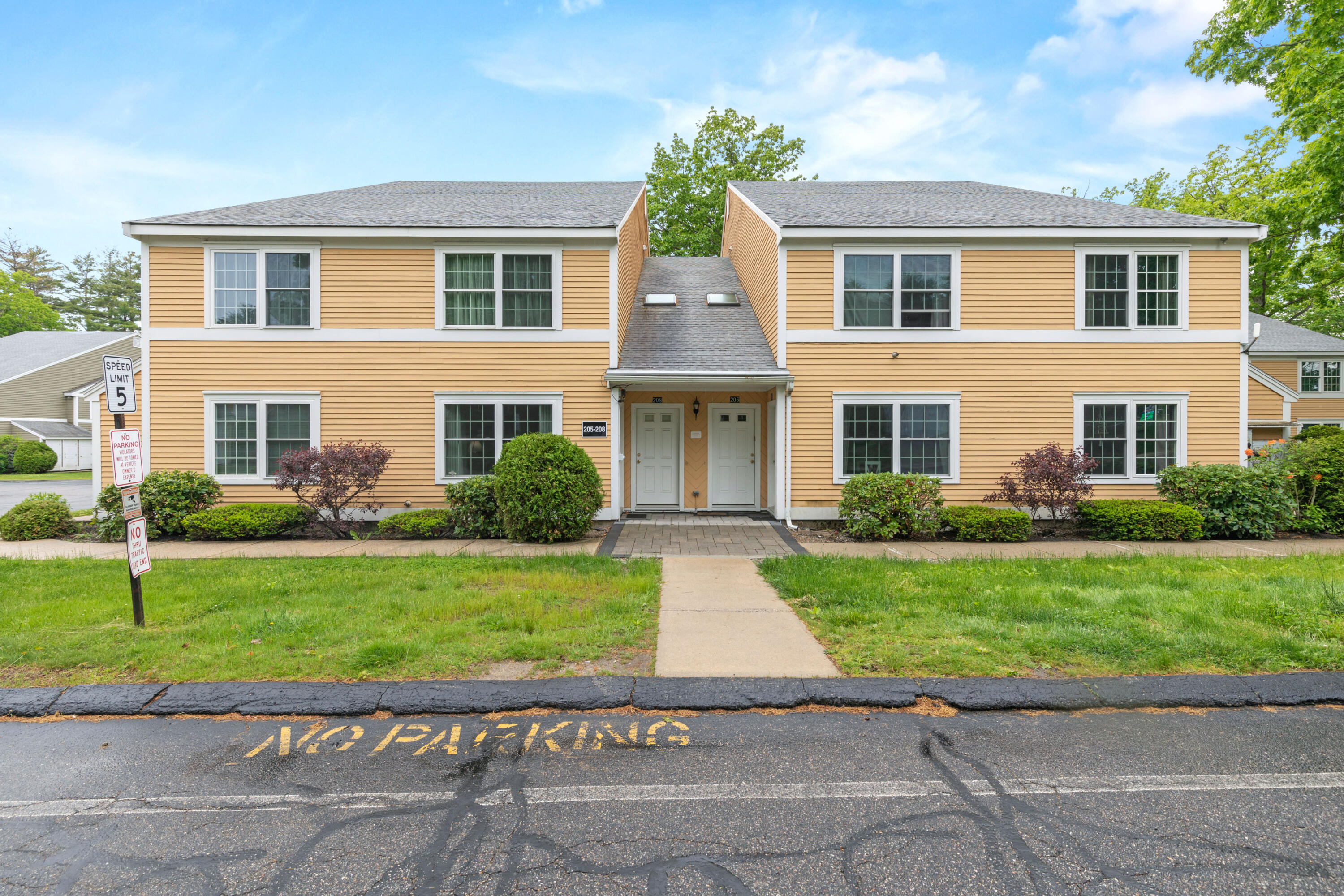 161 Saco Avenue, 205