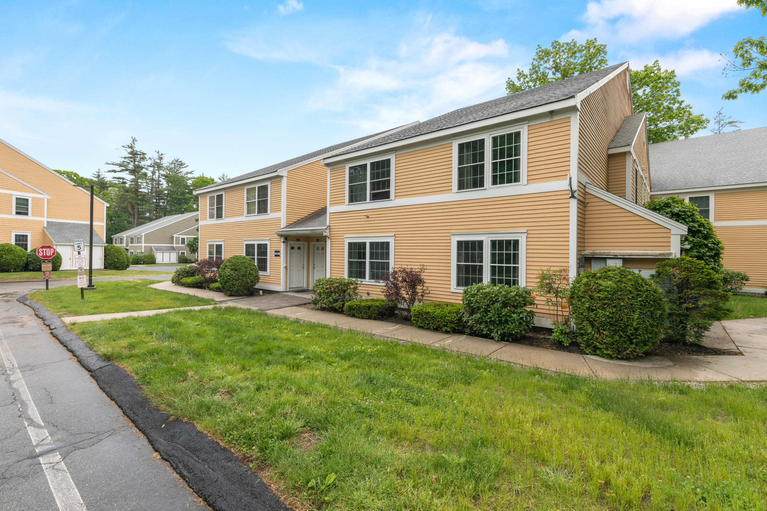 161 Saco Avenue, 205