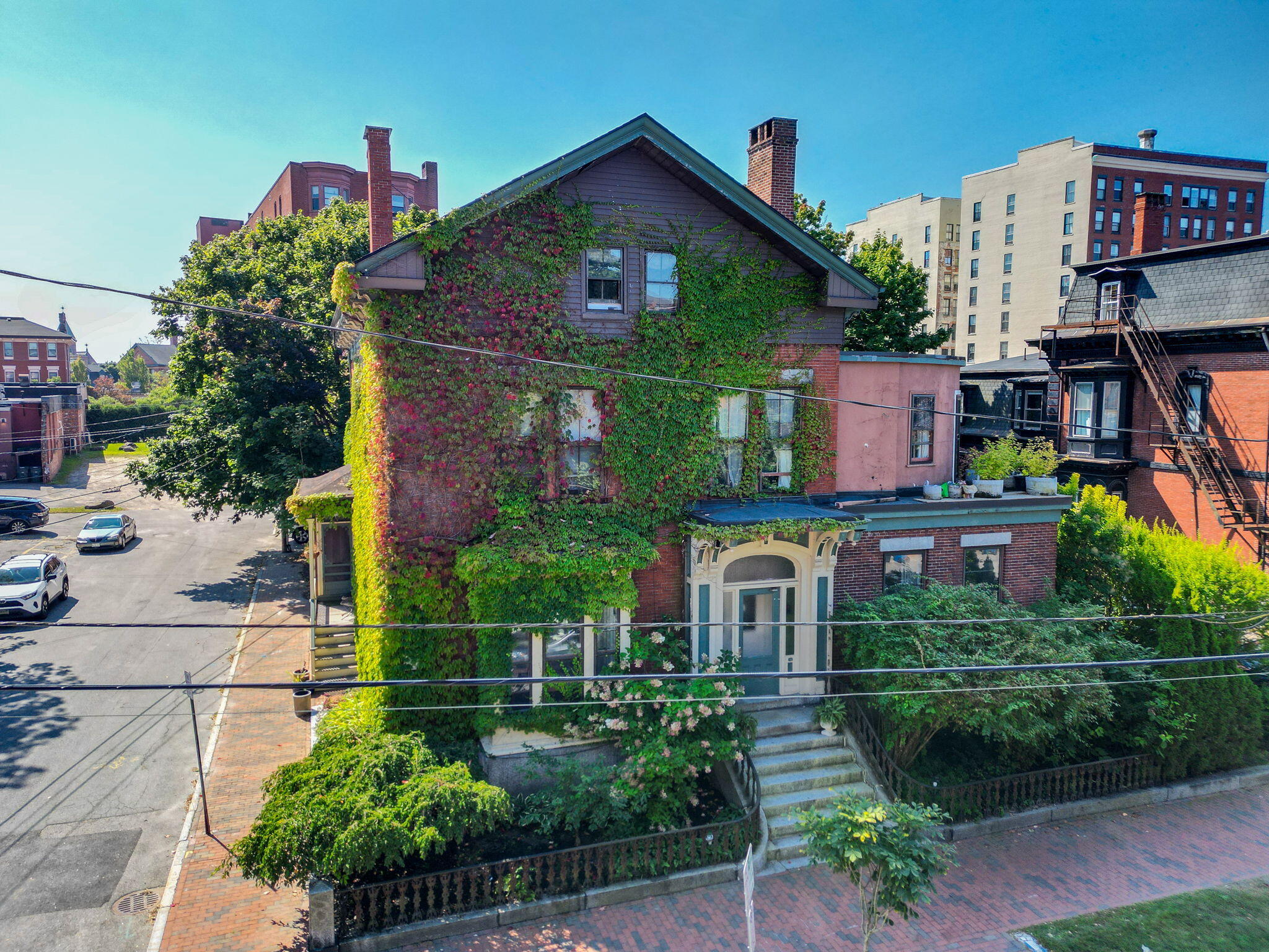 10 Deering Street, 3