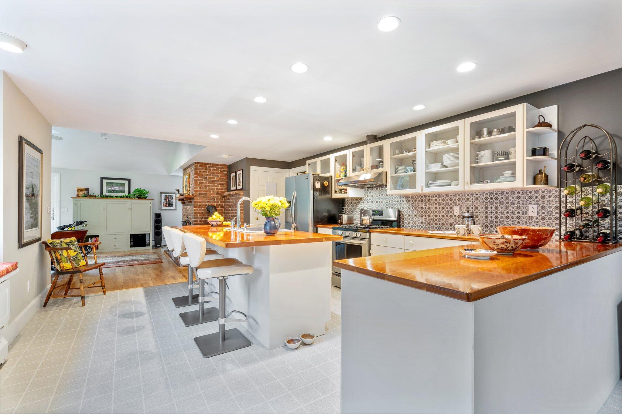 4 Bishop Farm Road
