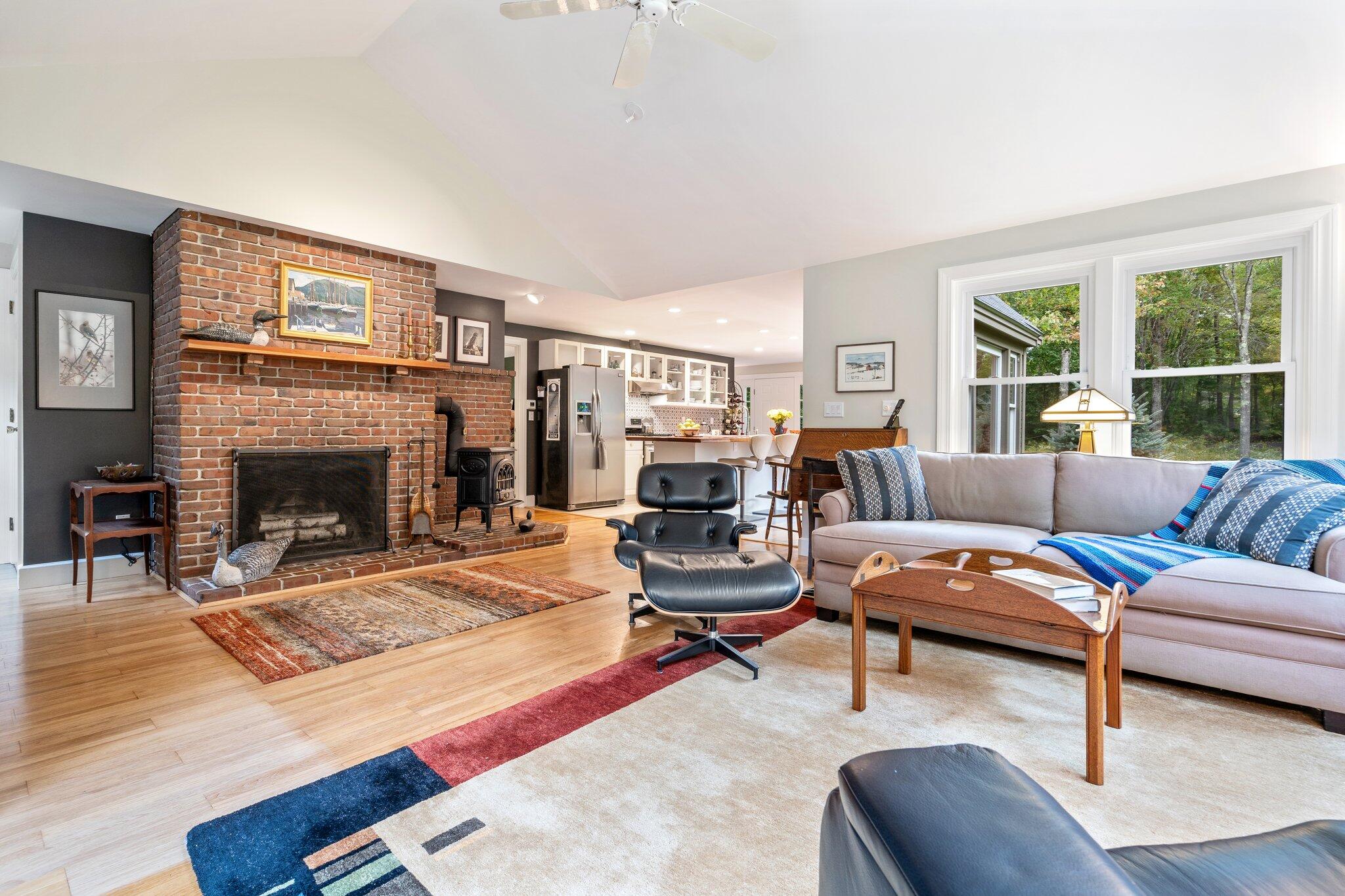 4 Bishop Farm Road
