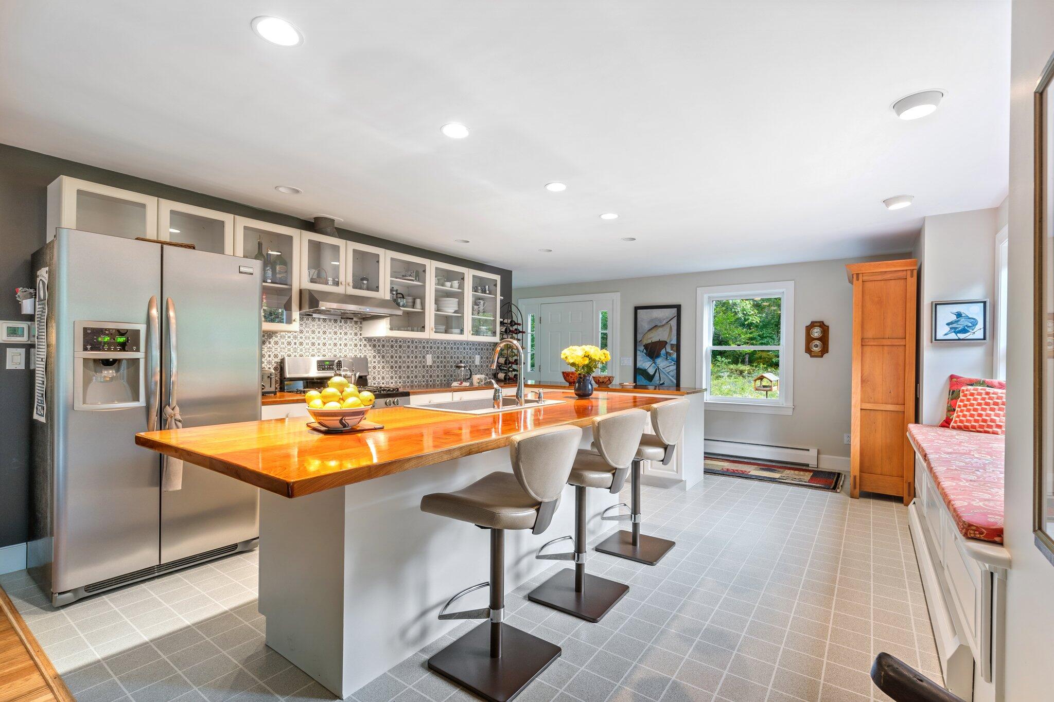4 Bishop Farm Road