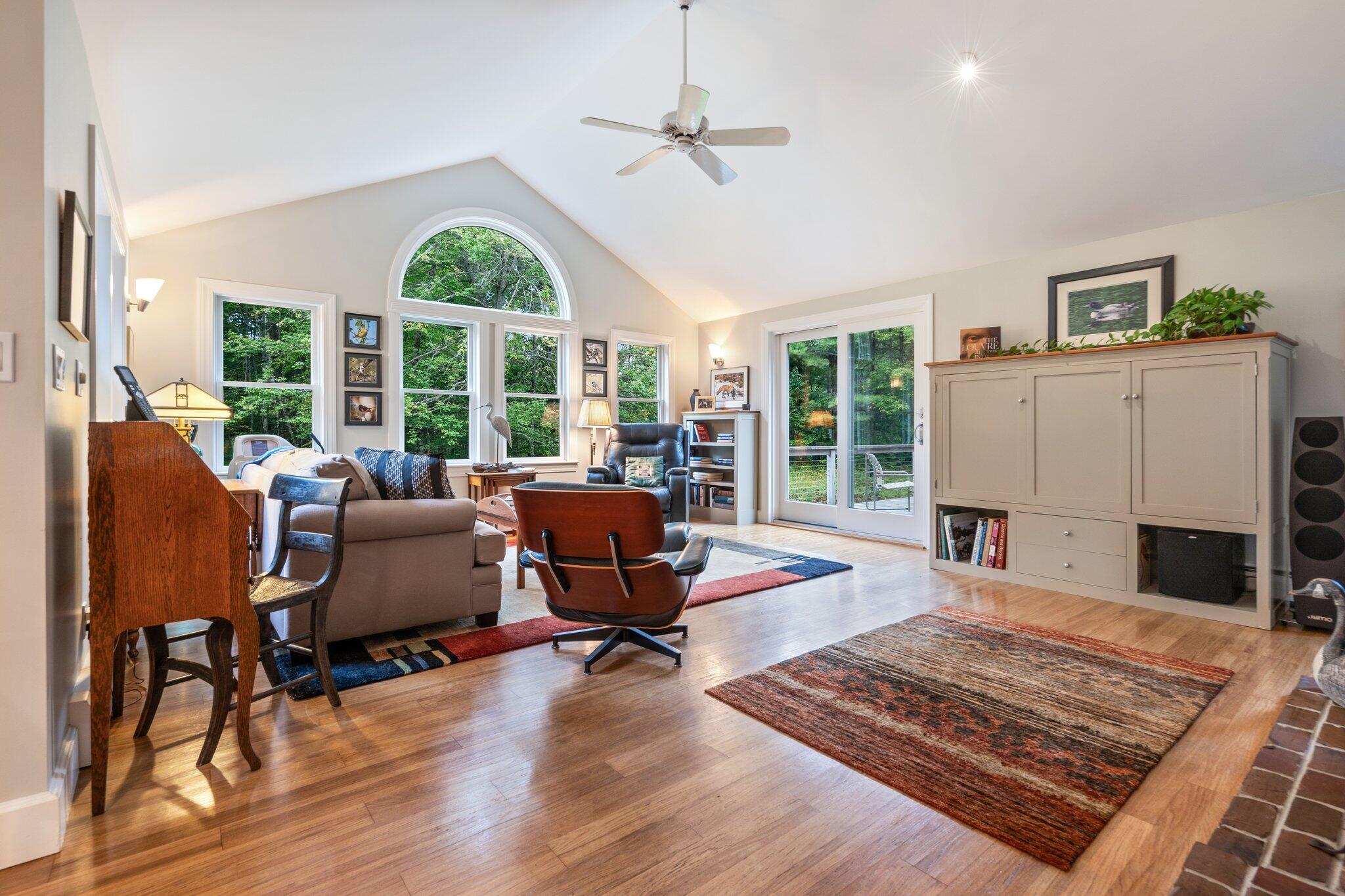 4 Bishop Farm Road