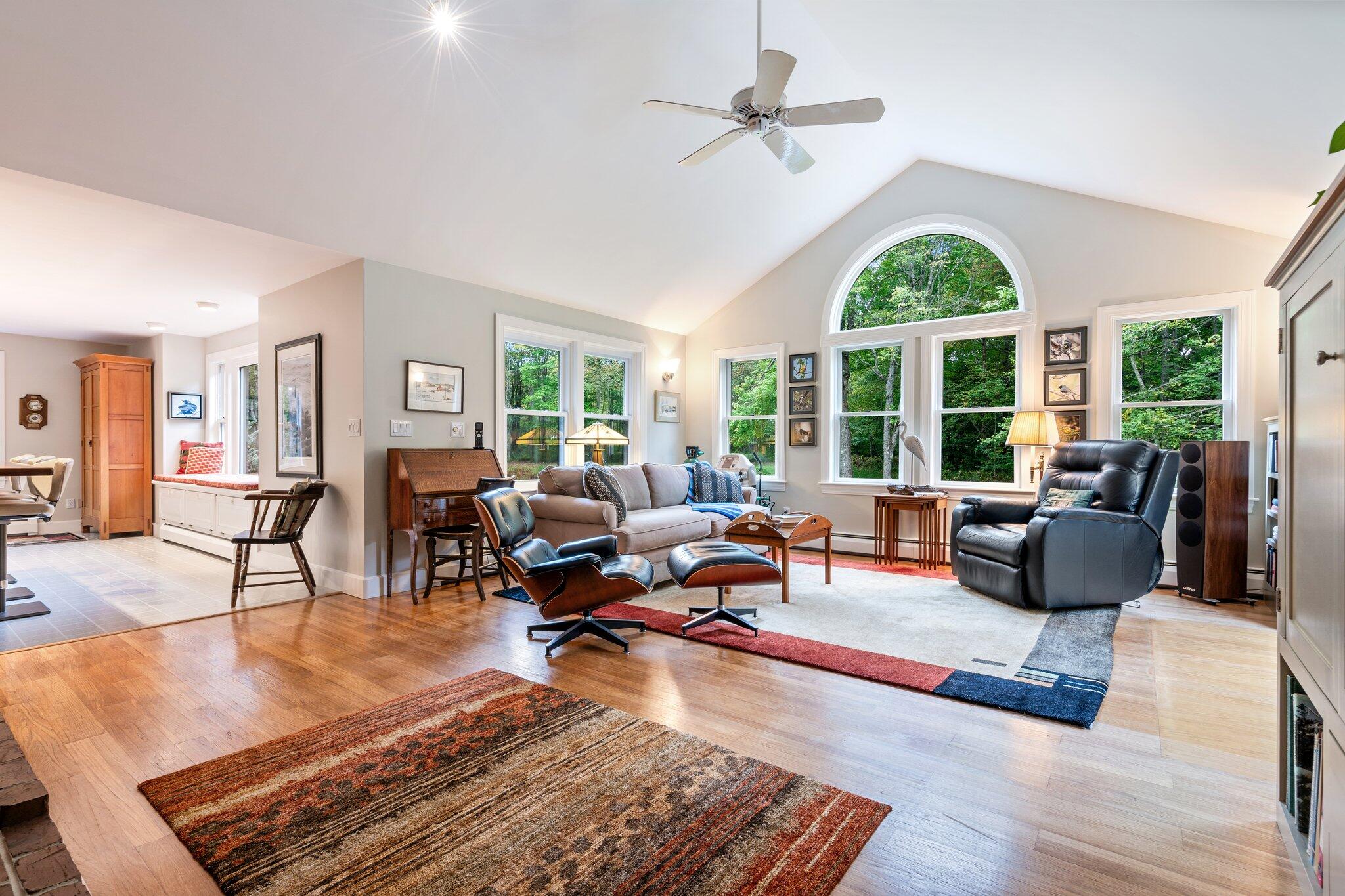 4 Bishop Farm Road