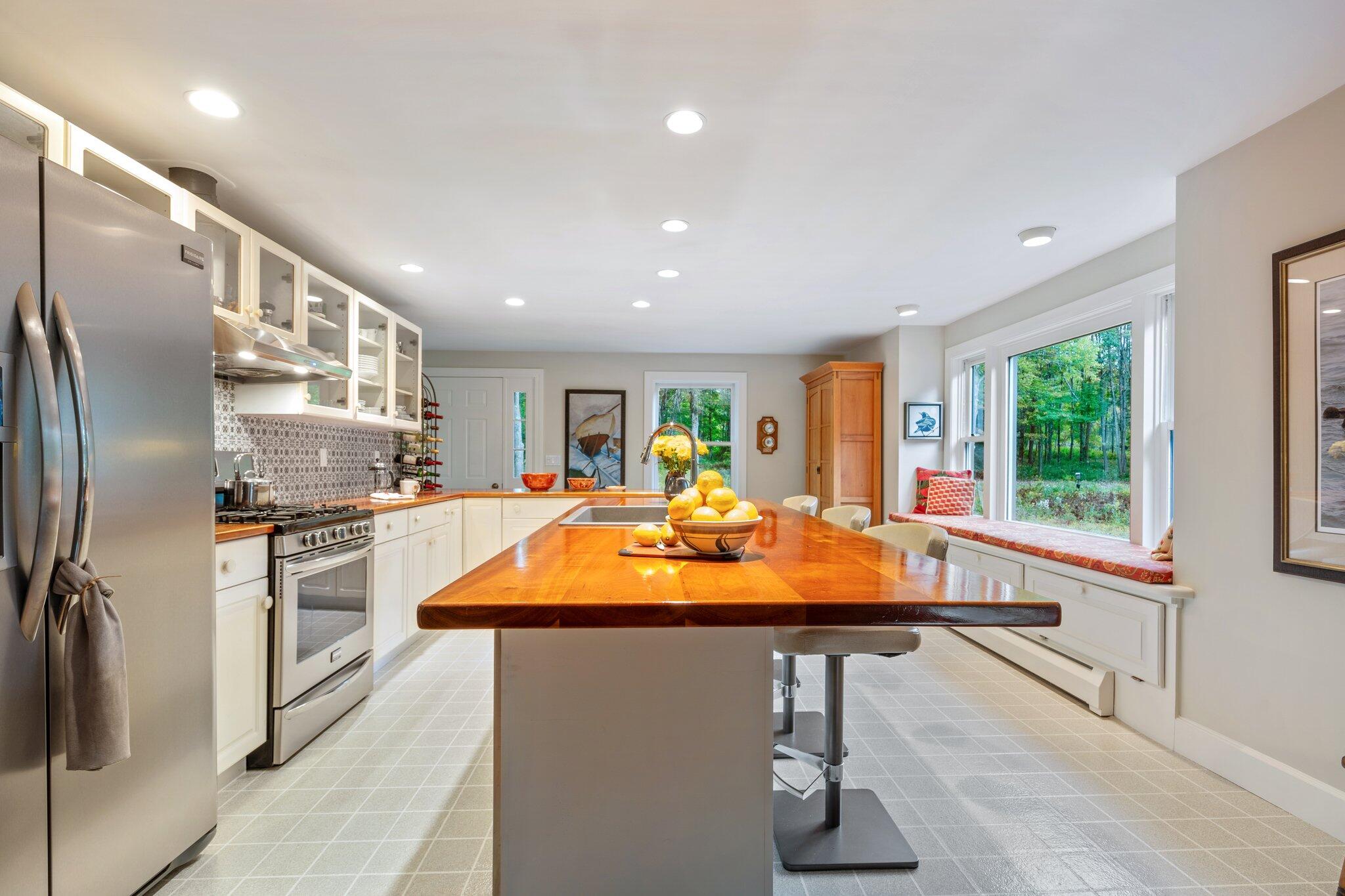 4 Bishop Farm Road