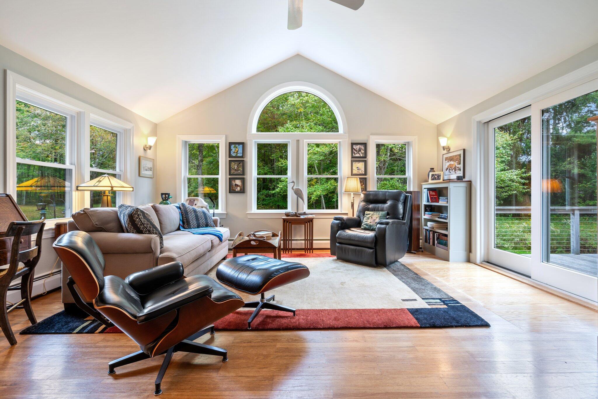 4 Bishop Farm Road