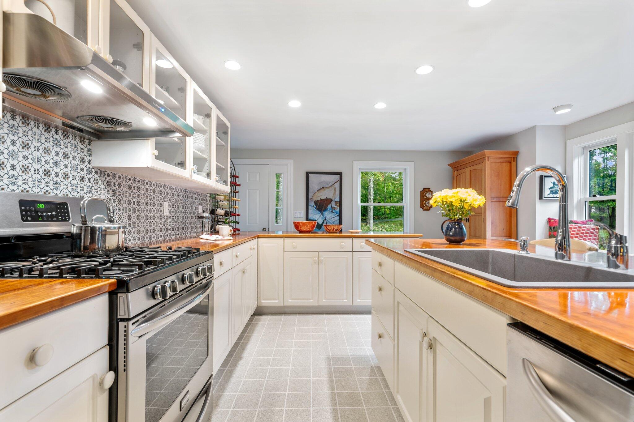 4 Bishop Farm Road
