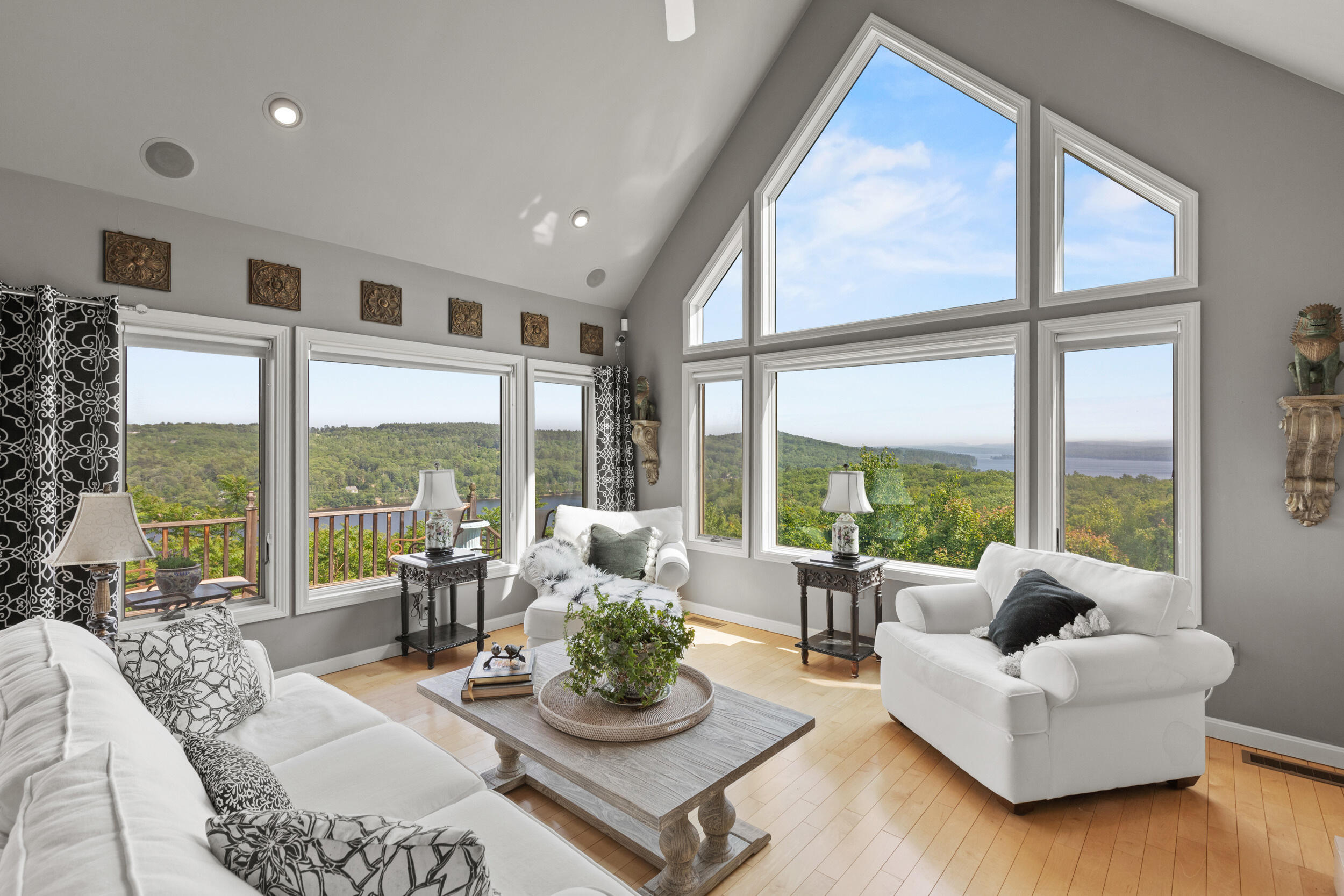33 Lakeview Lane