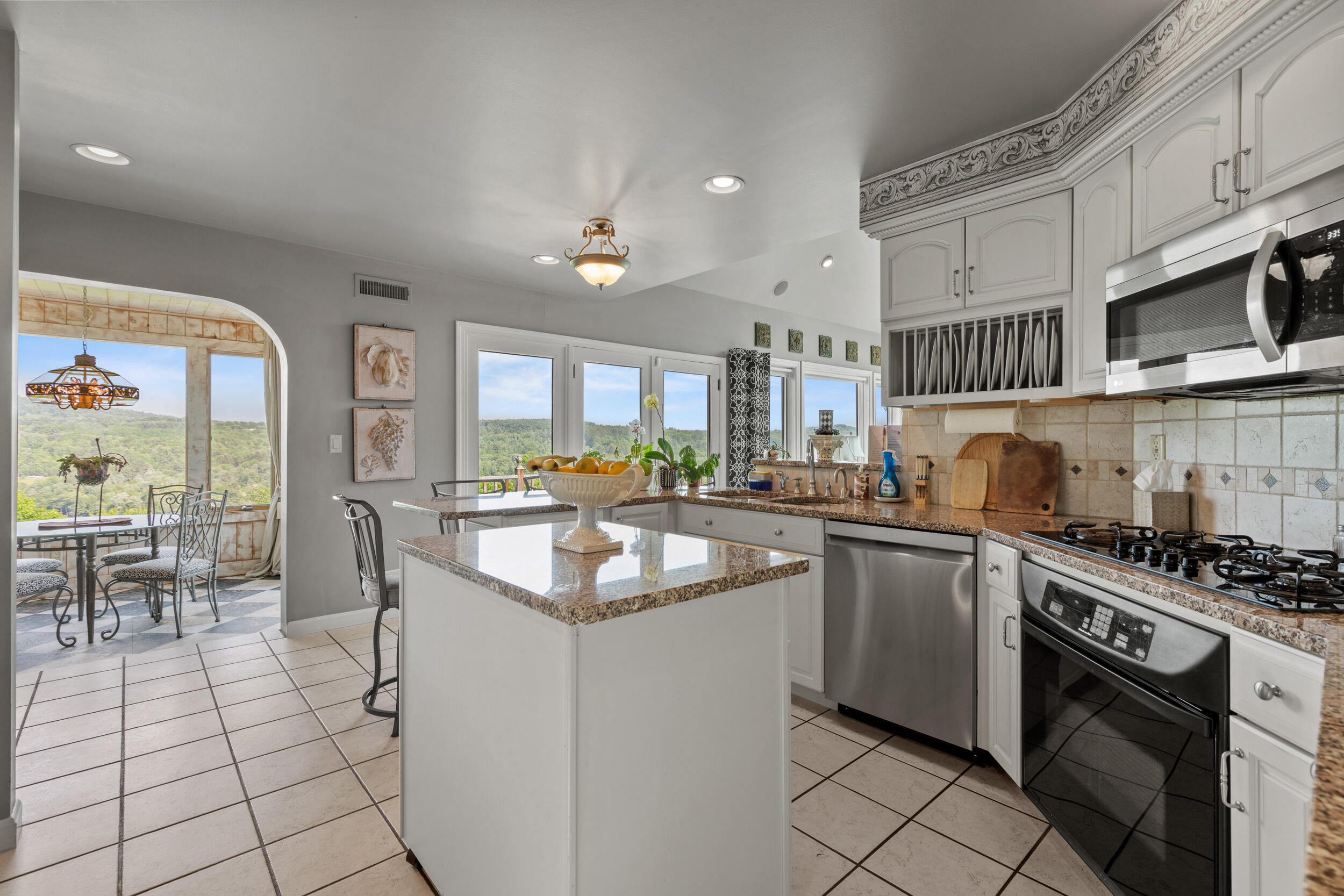 33 Lakeview Lane