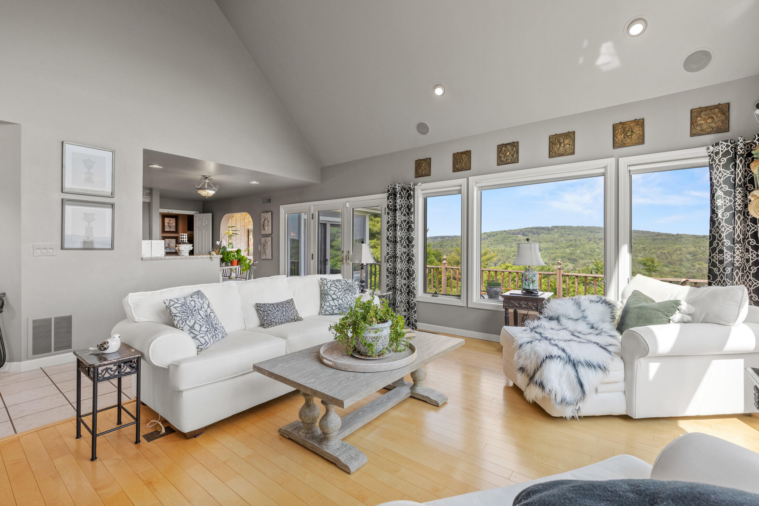 33 Lakeview Lane