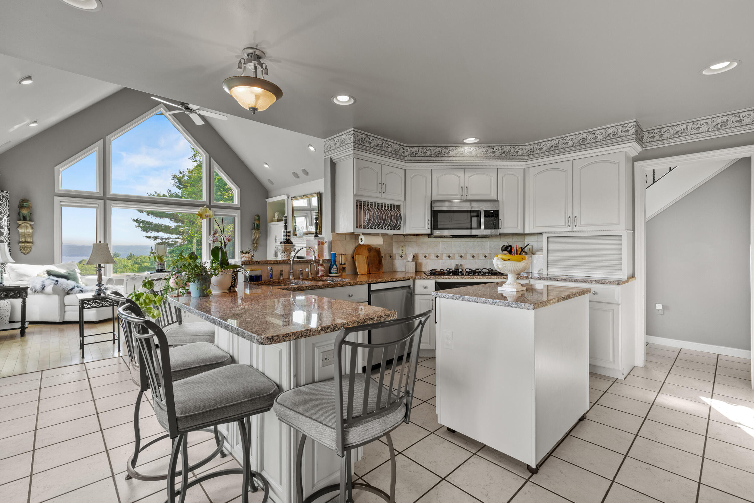 33 Lakeview Lane