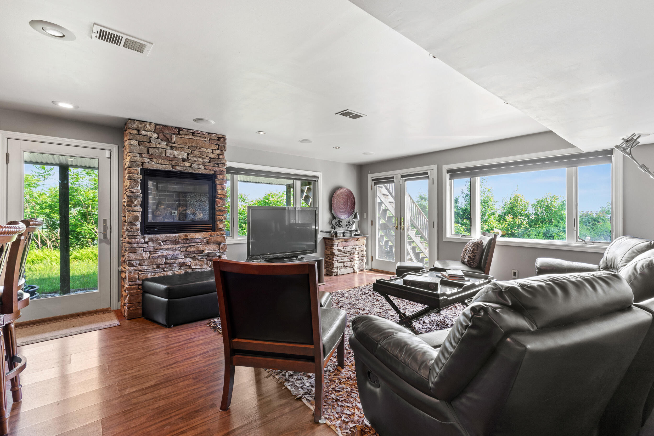 33 Lakeview Lane