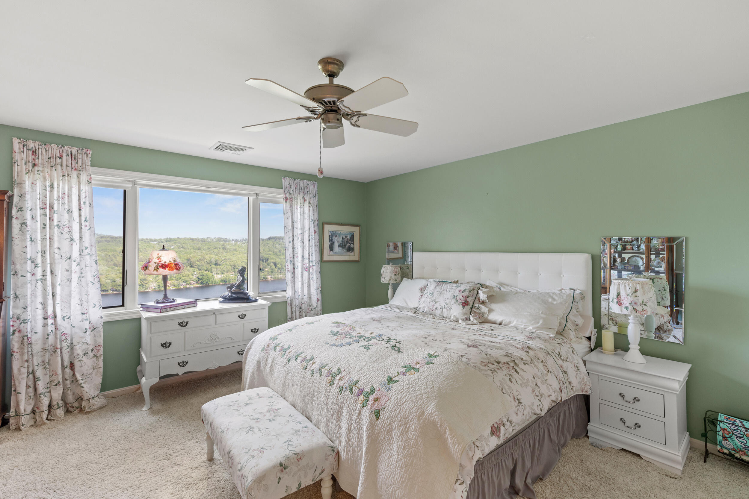 33 Lakeview Lane