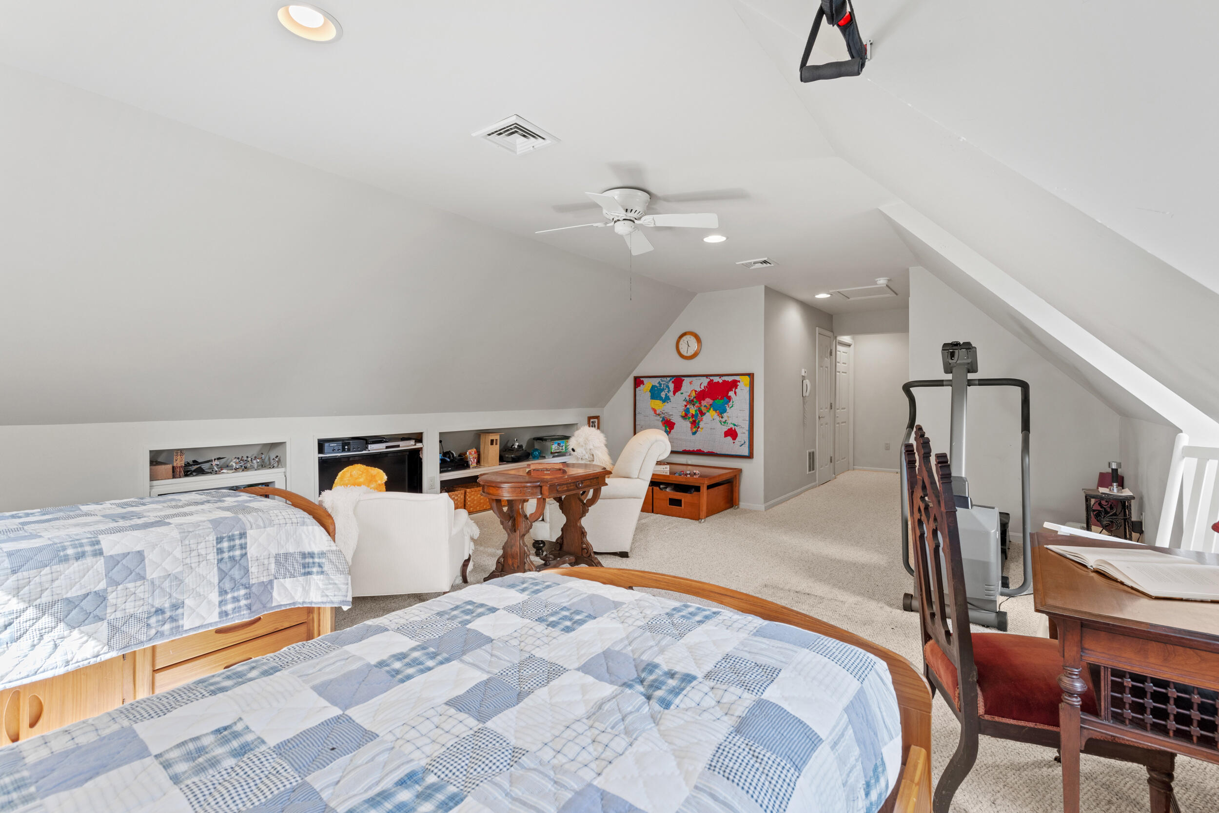 33 Lakeview Lane