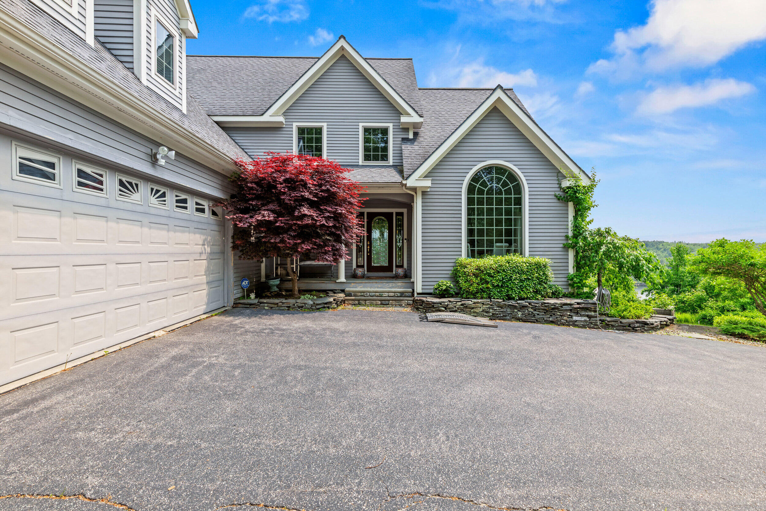 33 Lakeview Lane