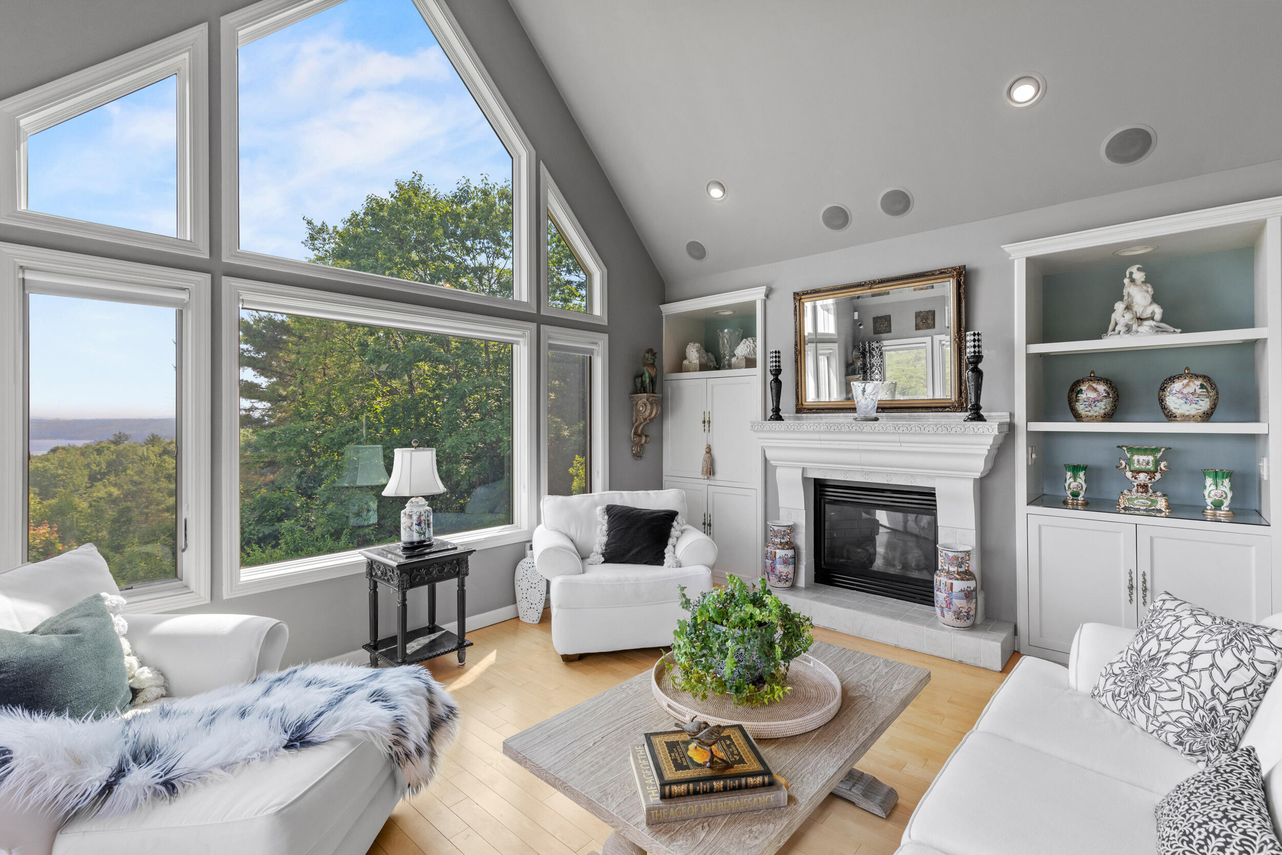 33 Lakeview Lane