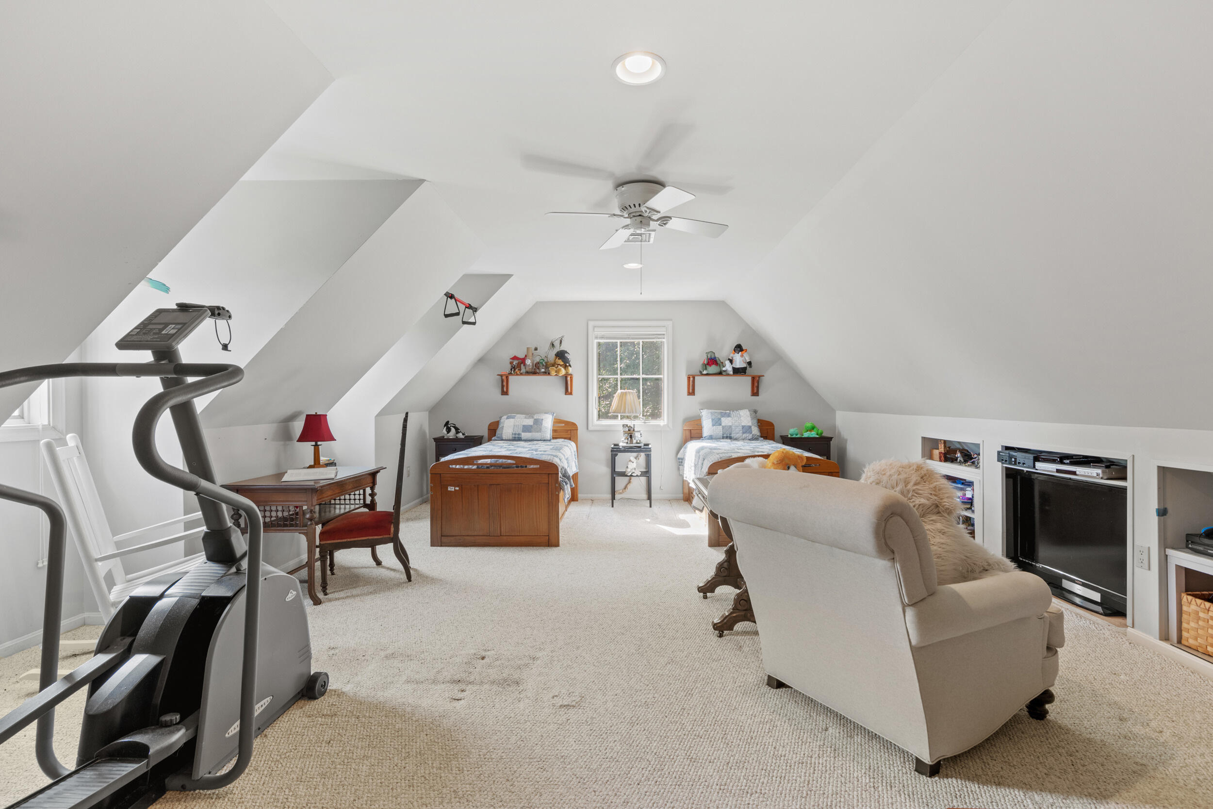 33 Lakeview Lane