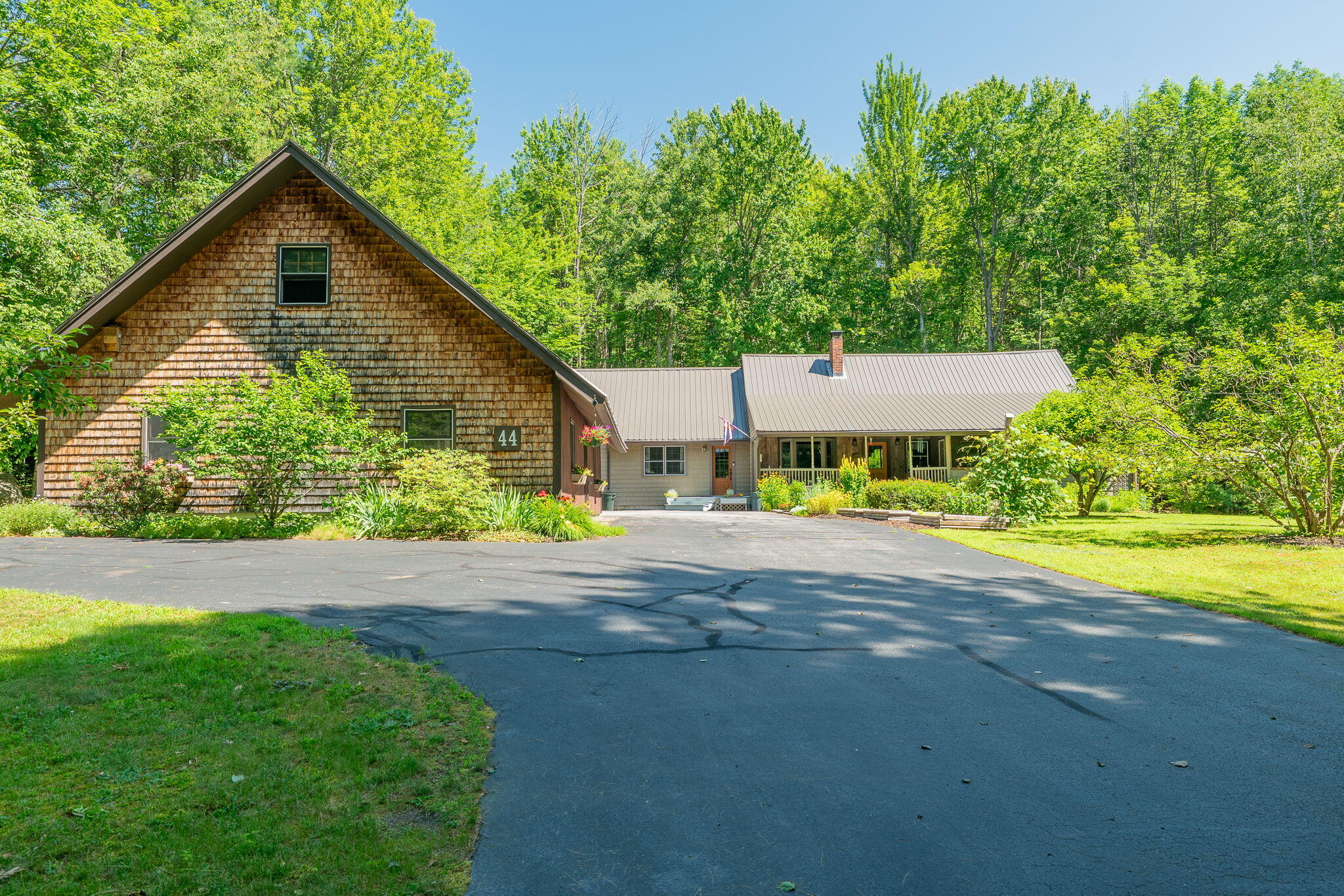 44 Road Between The Ponds