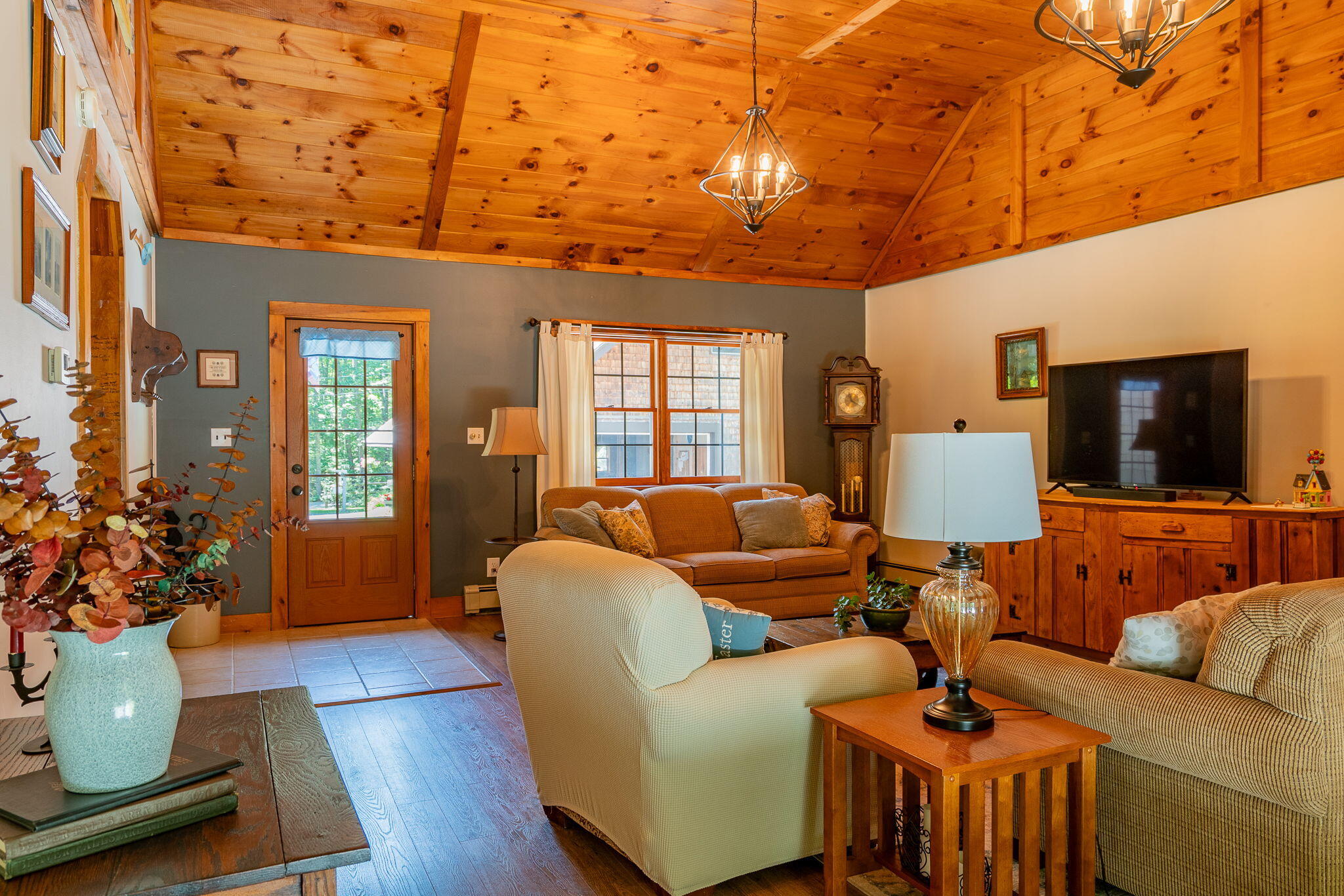 44 Road Between The Ponds