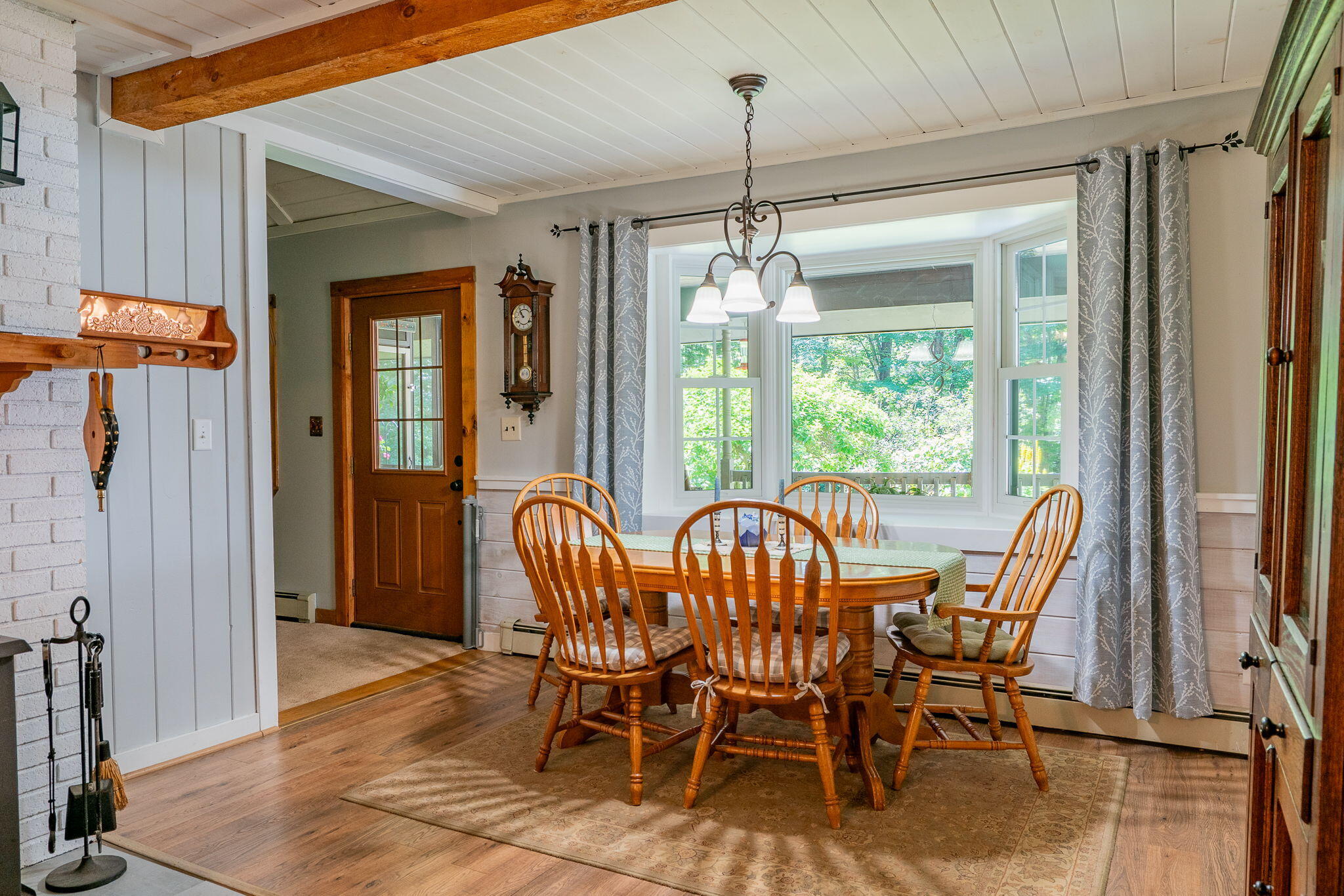 44 Road Between The Ponds