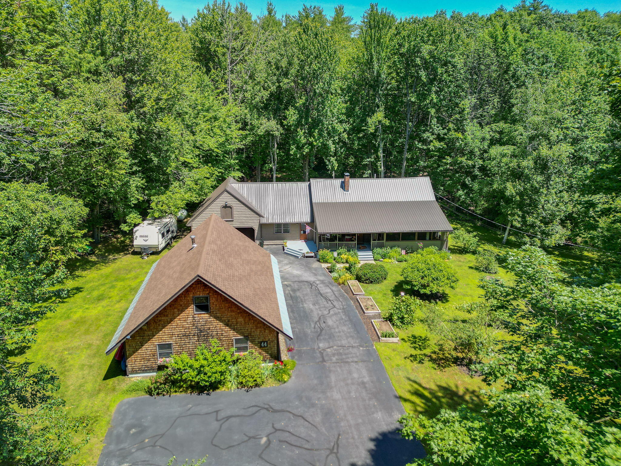 44 Road Between The Ponds