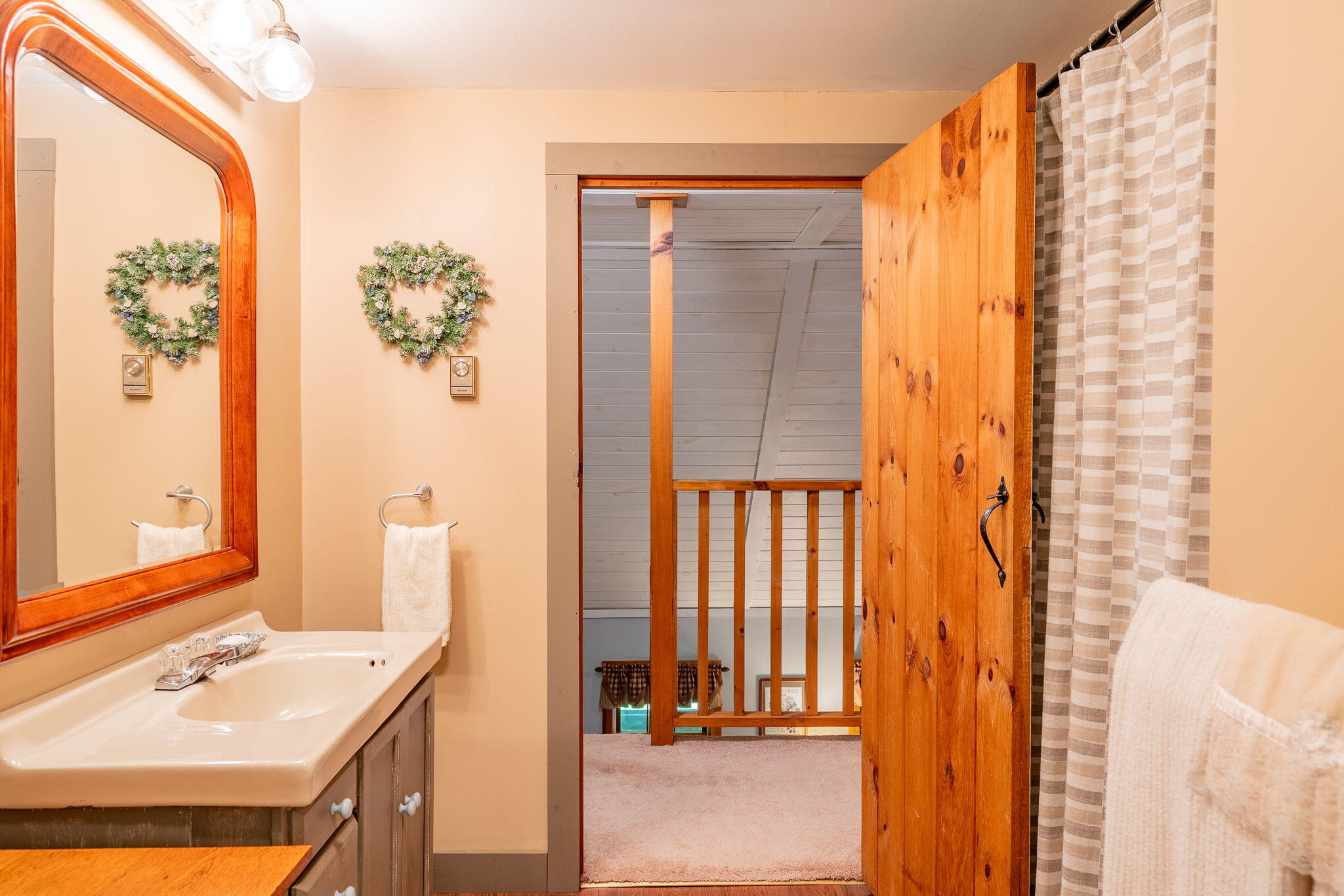 44 Road Between The Ponds