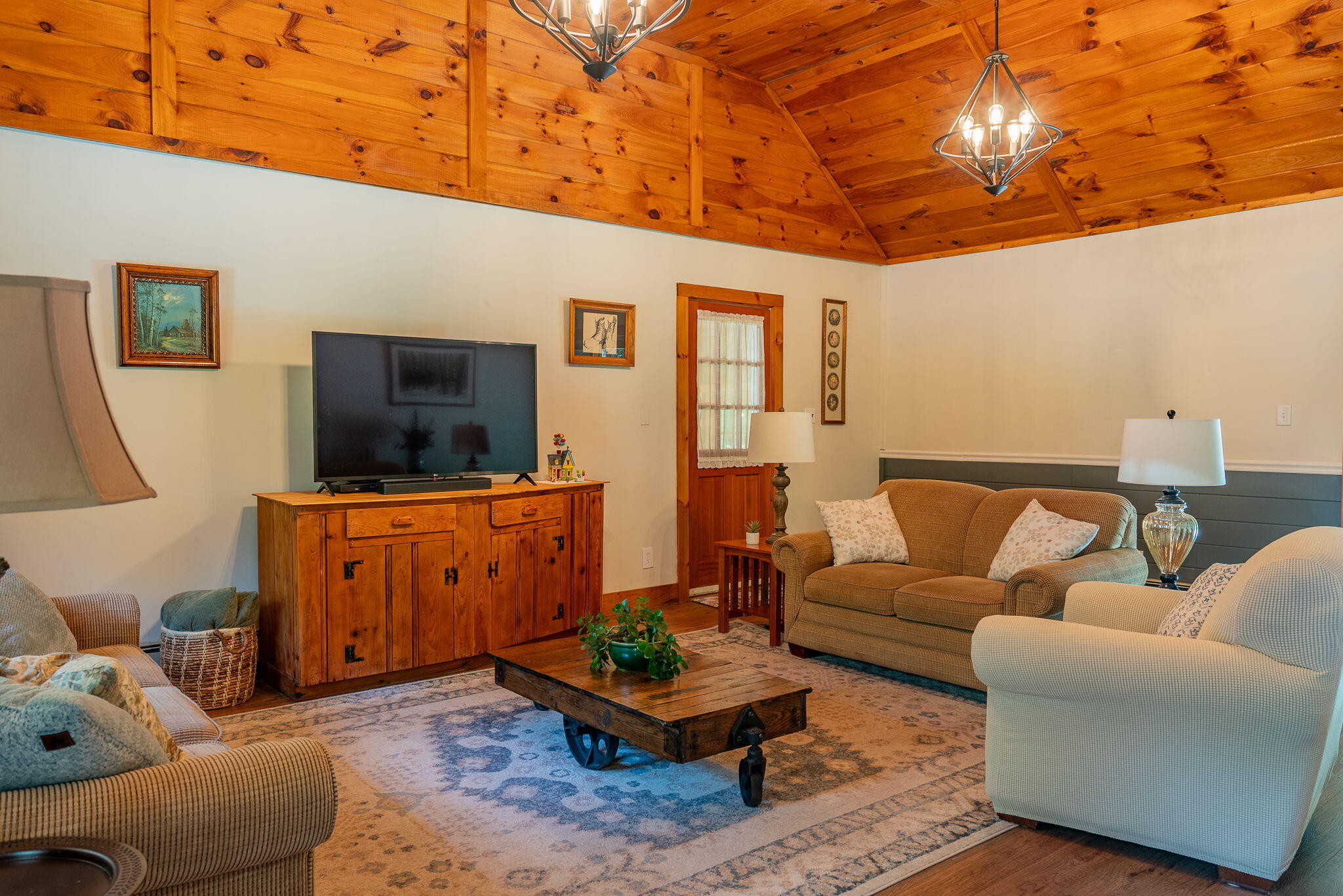 44 Road Between The Ponds