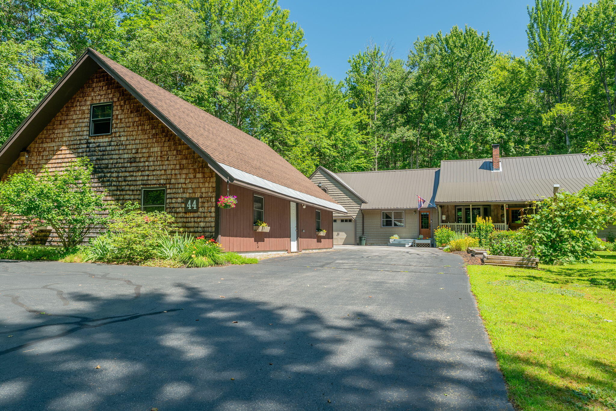 44 Road Between The Ponds