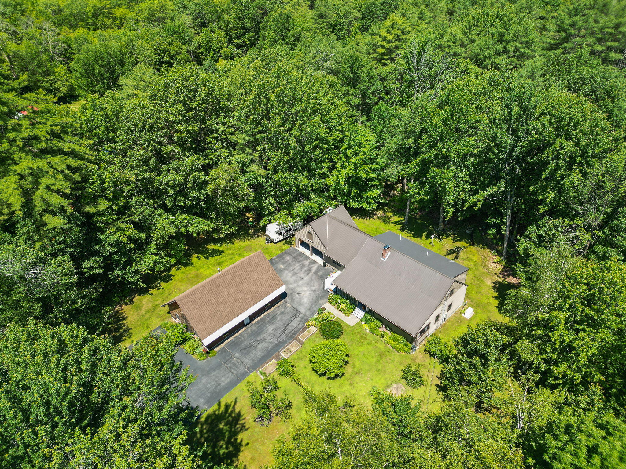 44 Road Between The Ponds