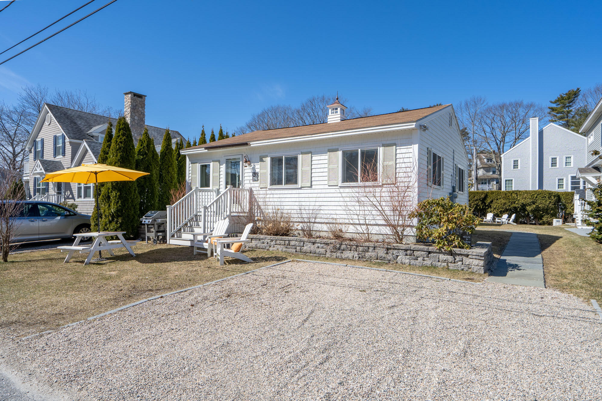 8 Railroad Avenue