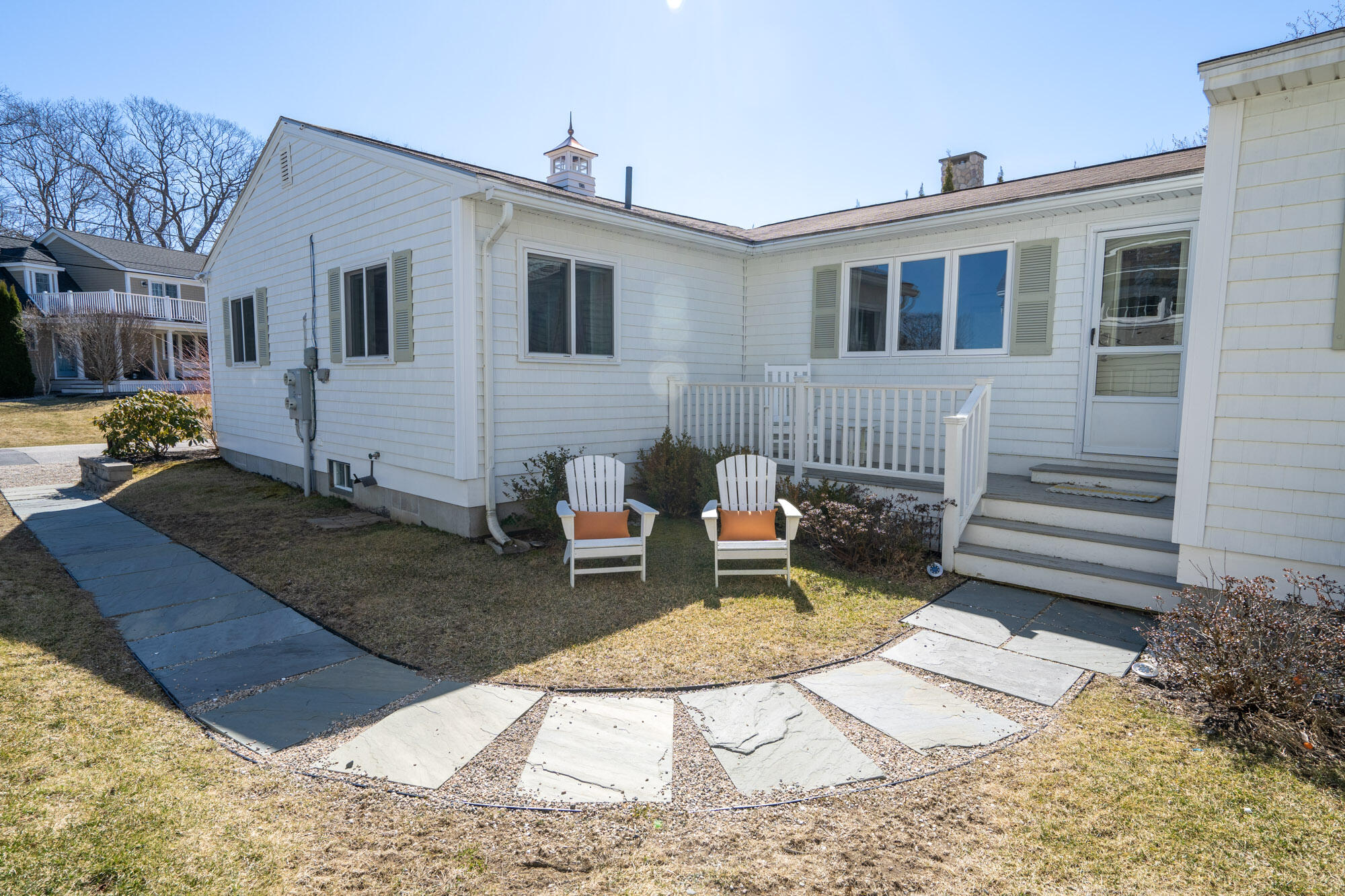8 Railroad Avenue