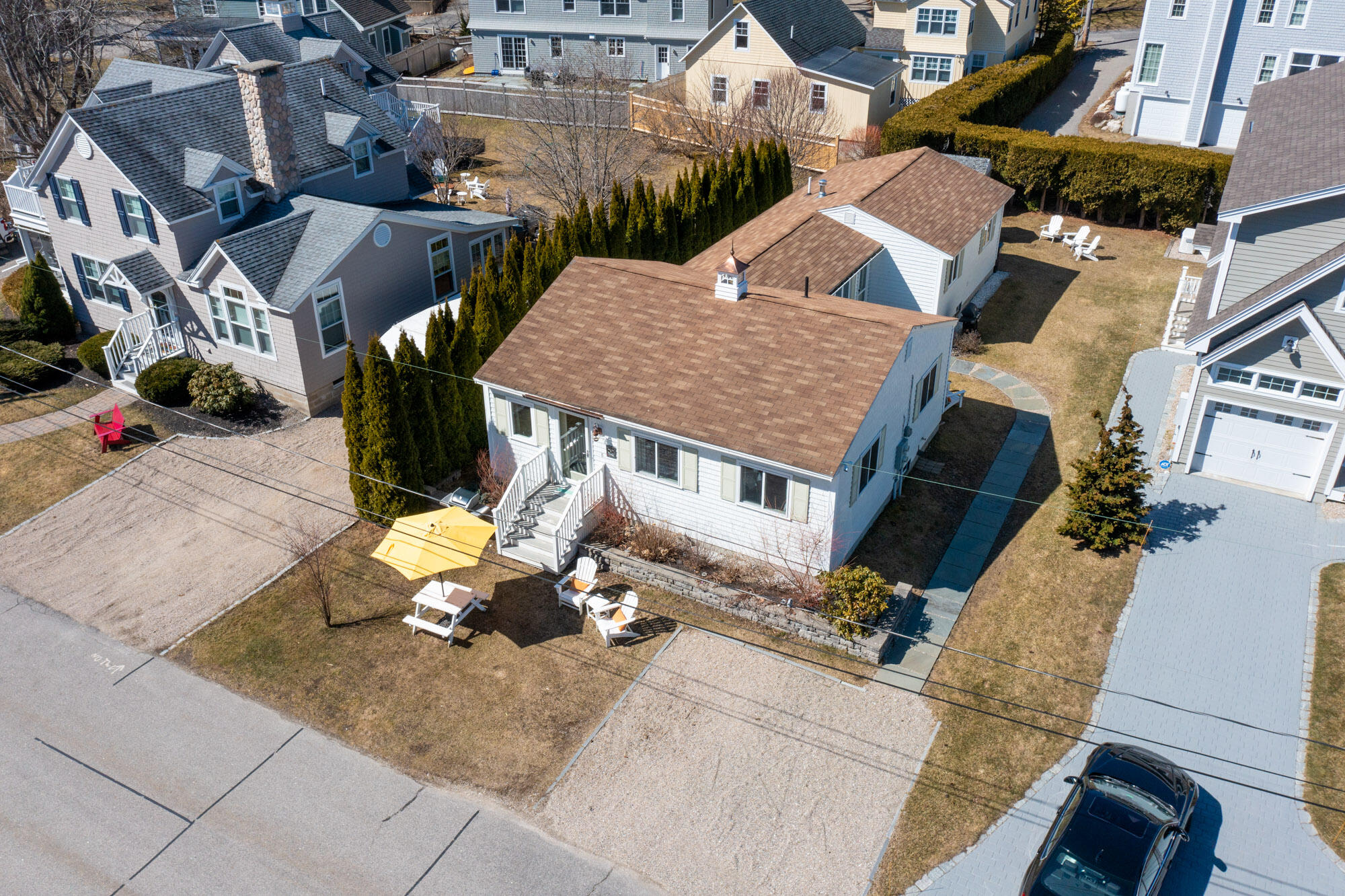 8 Railroad Avenue