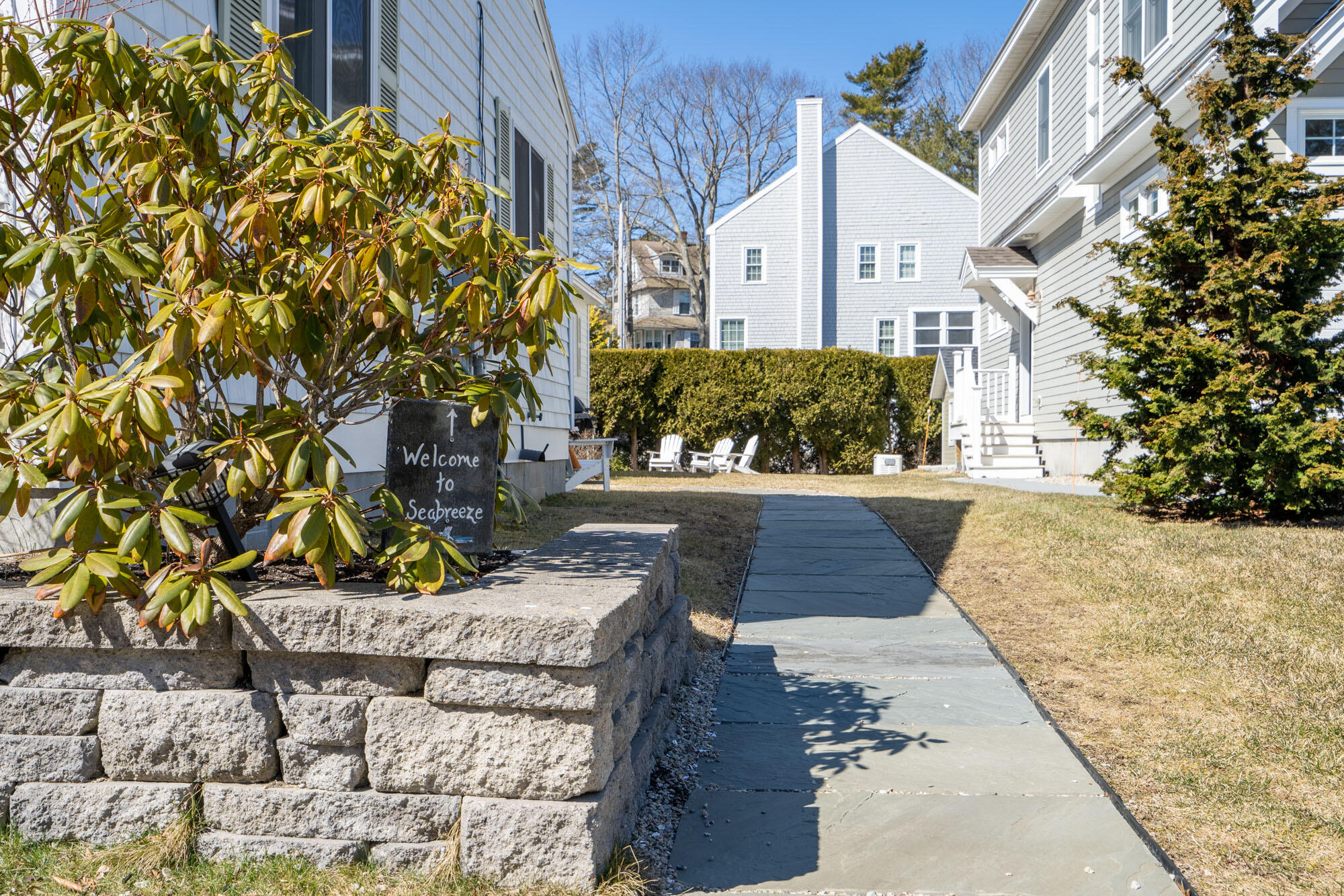 8 Railroad Avenue