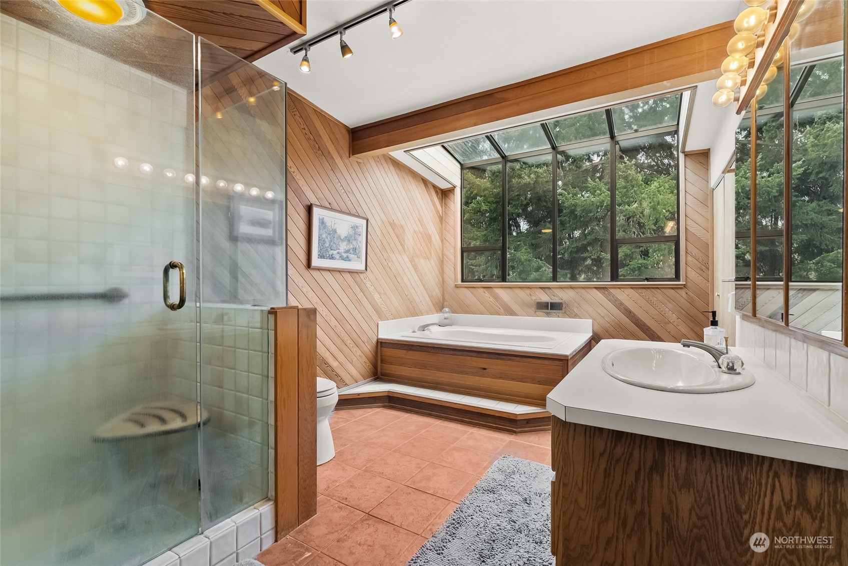 6217 Hillcrest Drive SW