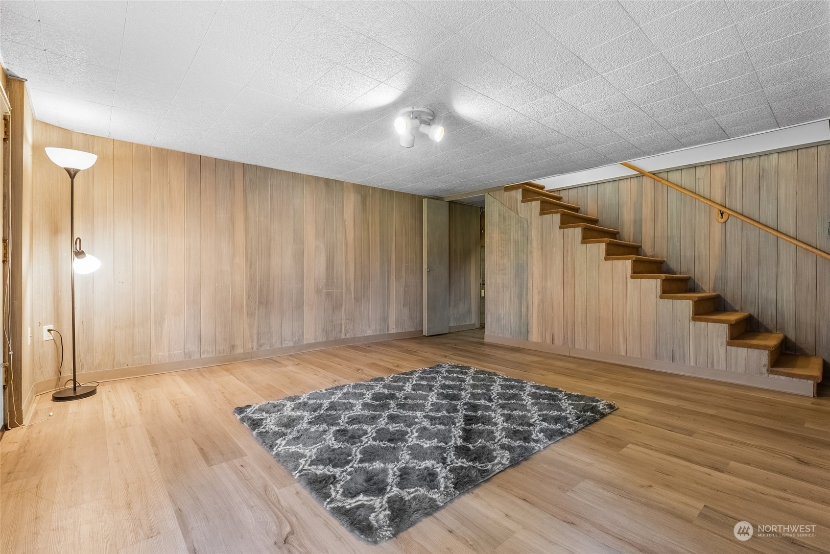 6217 Hillcrest Drive SW