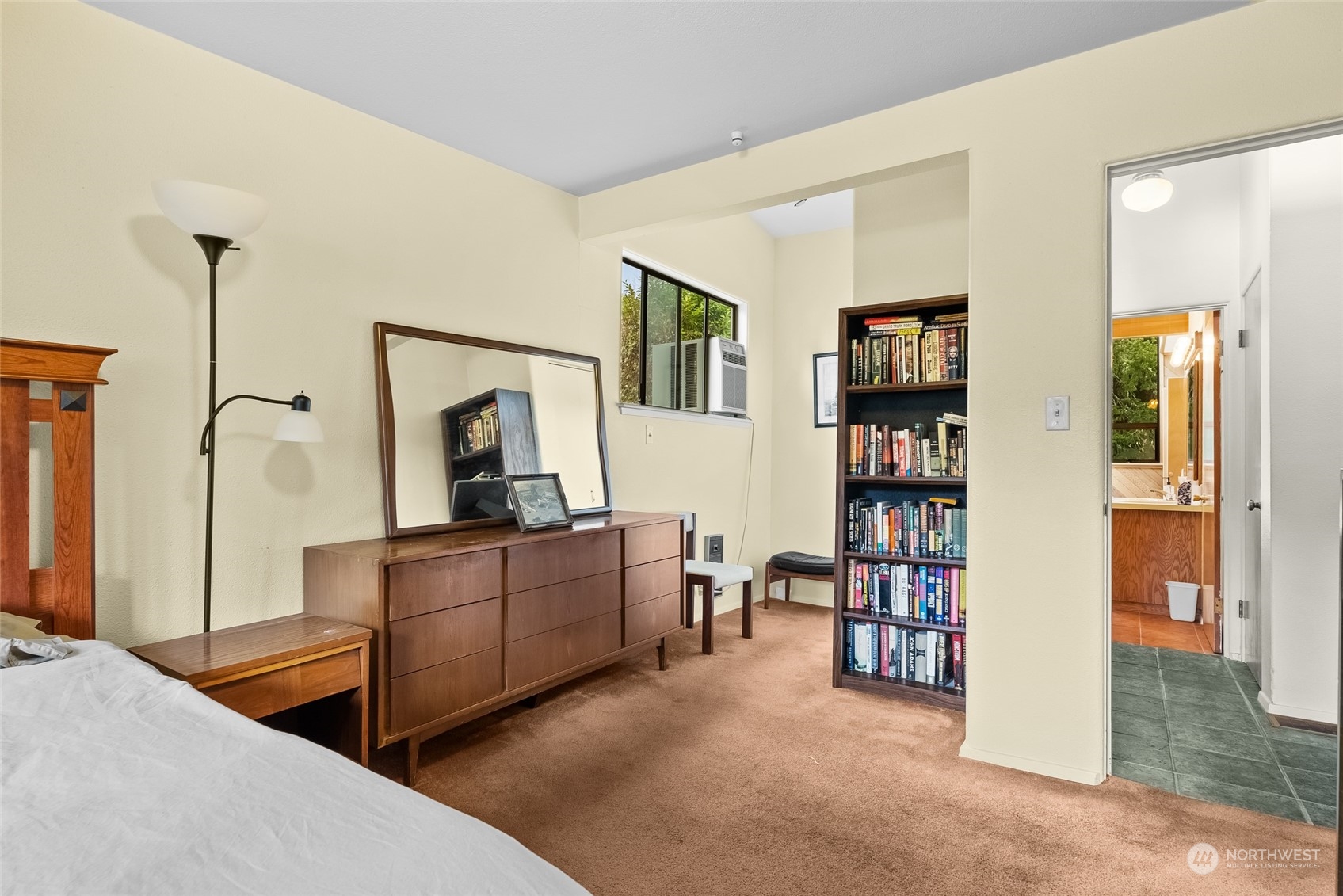 6217 Hillcrest Drive SW