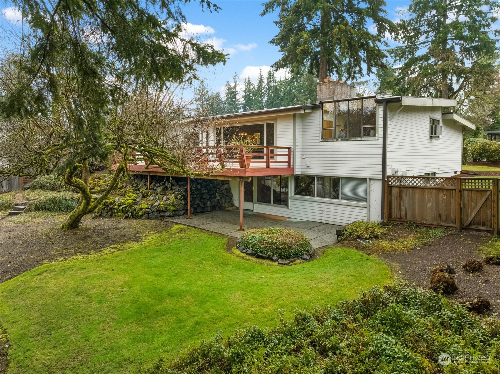 6217 Hillcrest Drive SW