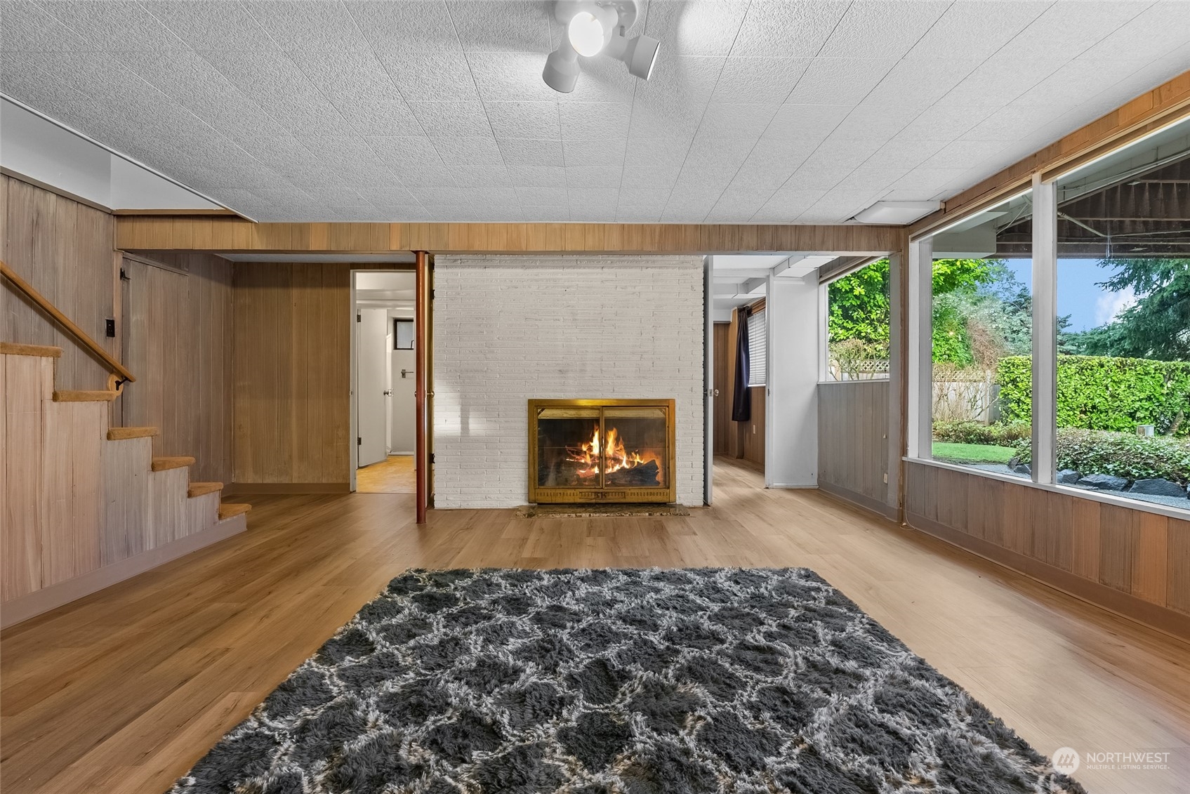 6217 Hillcrest Drive SW