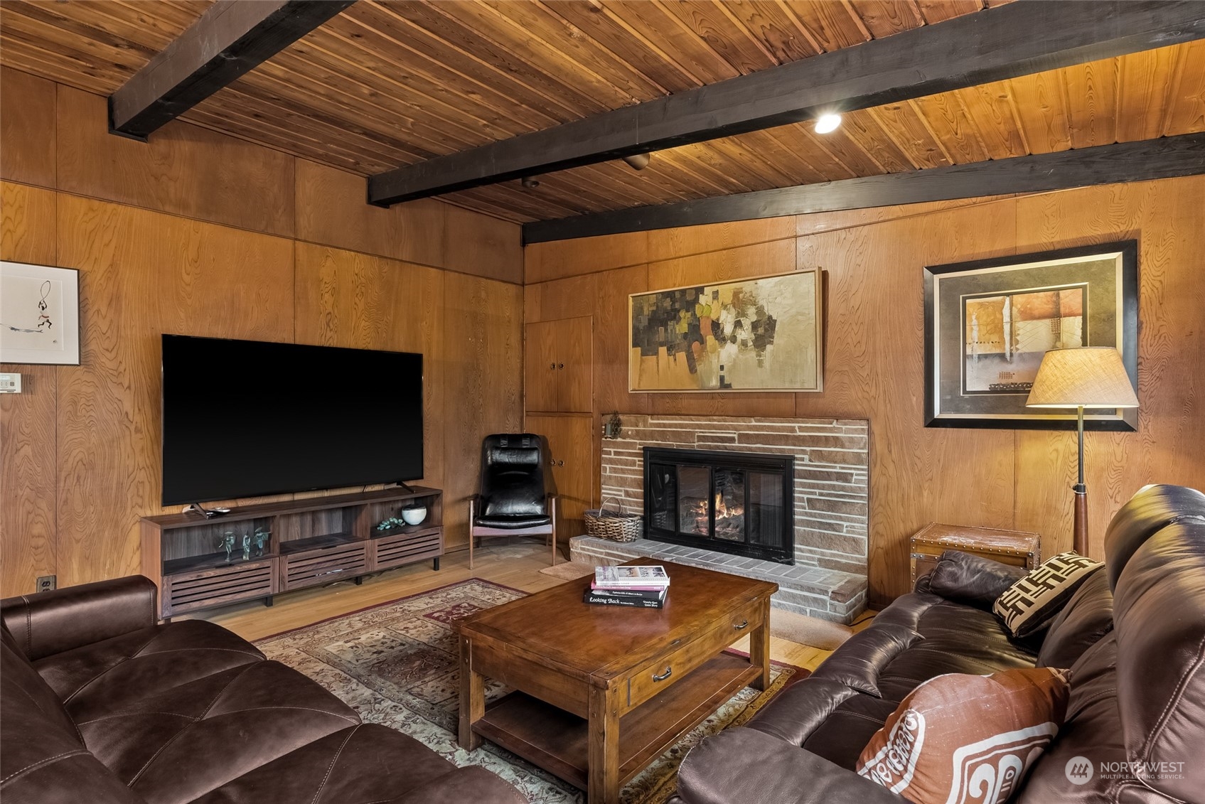 6217 Hillcrest Drive SW