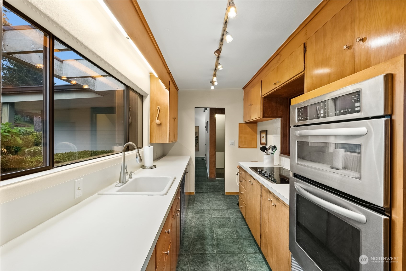 6217 Hillcrest Drive SW